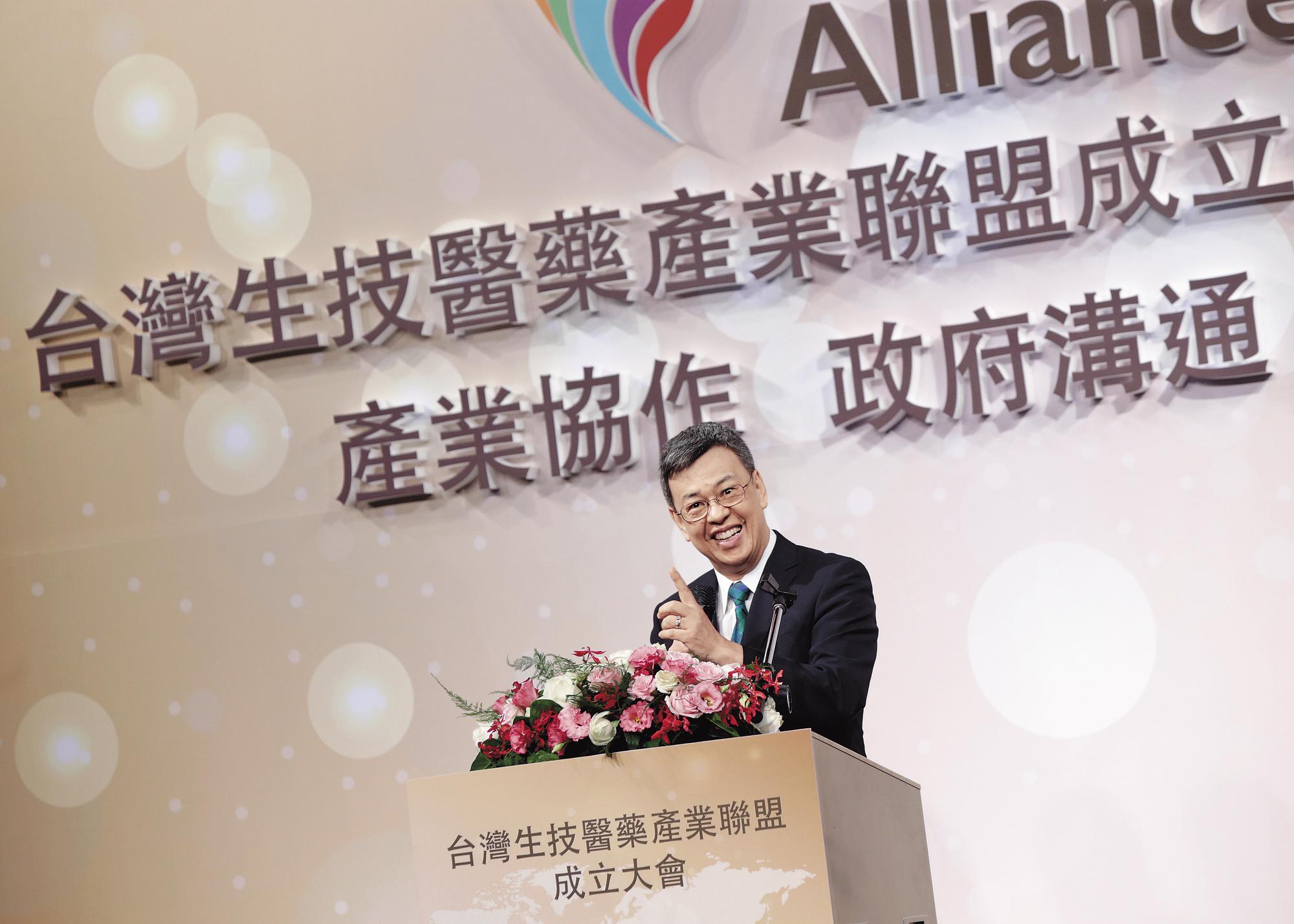 生策會與政府溝通不順,副總統陳建仁跳下來,請同門師弟張鴻仁另組生醫聯盟當民間窗口。(總統府提供)
