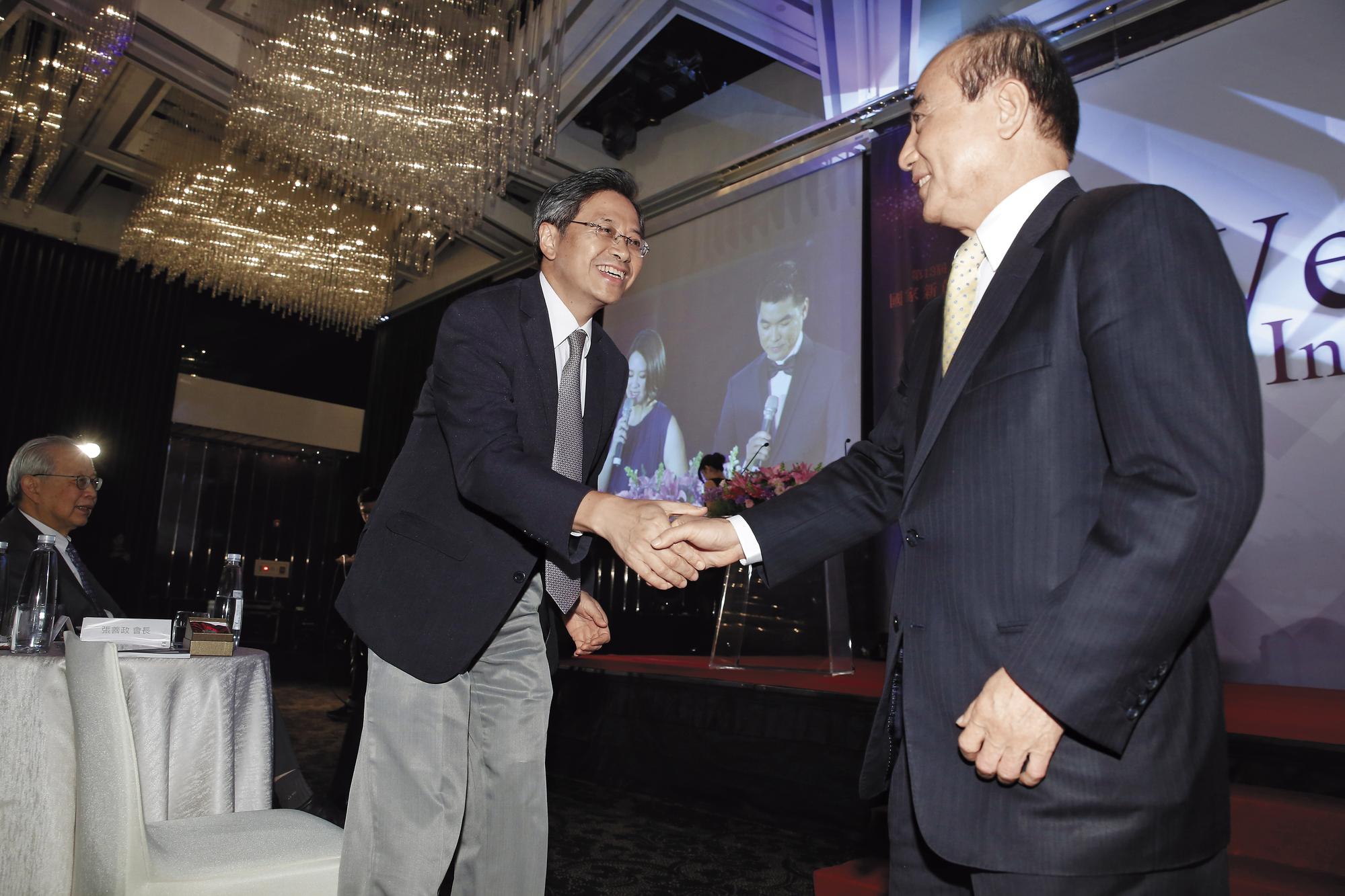 生策會過去在王金平擔任會長時,與政府溝通良好,但去年會長改由張善政擔任後,與蔡政府默契不再。