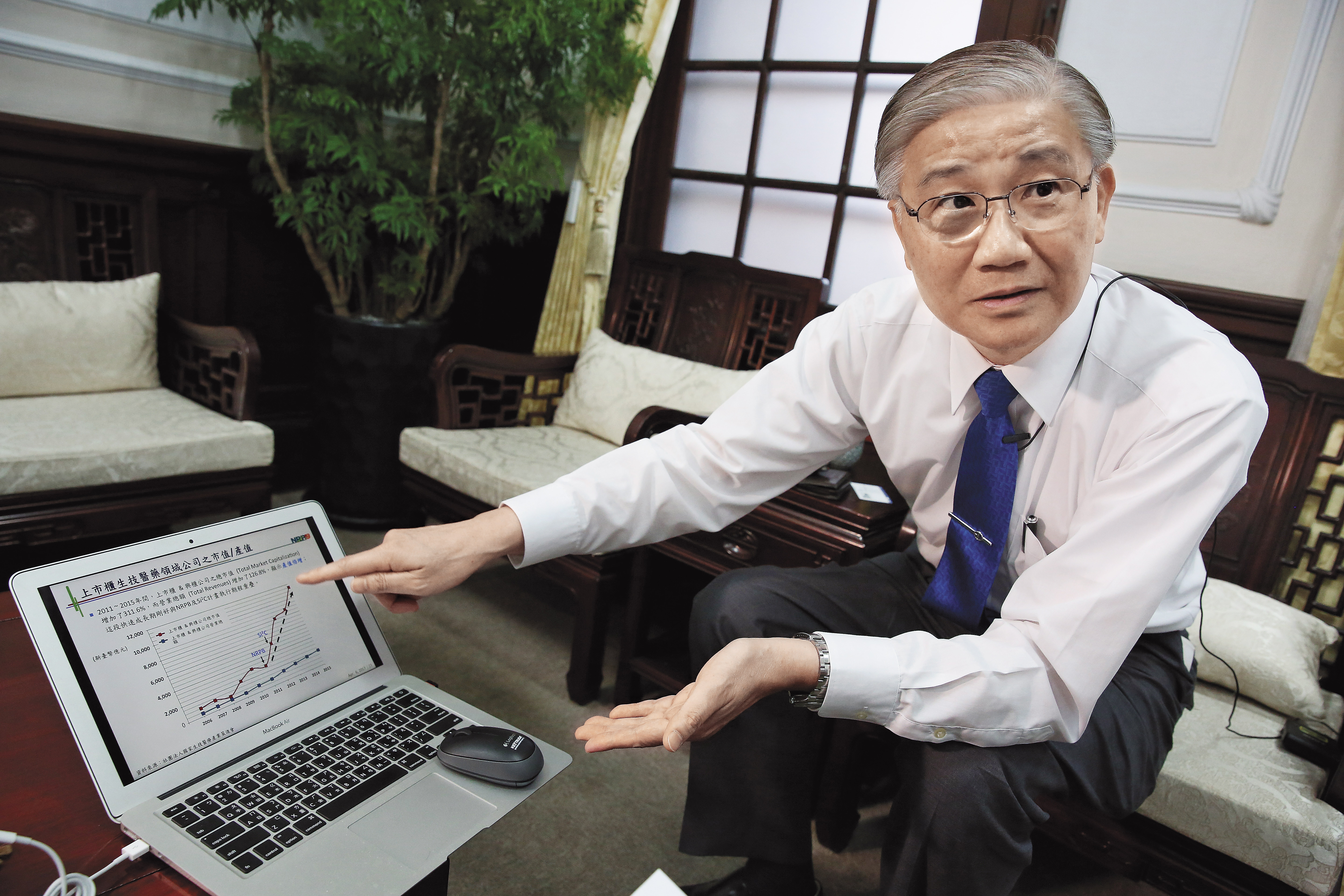 台大校長楊泮池接受本刊專訪時提及，生技產業市值一直飆高，但產值卻仍是低度成長。