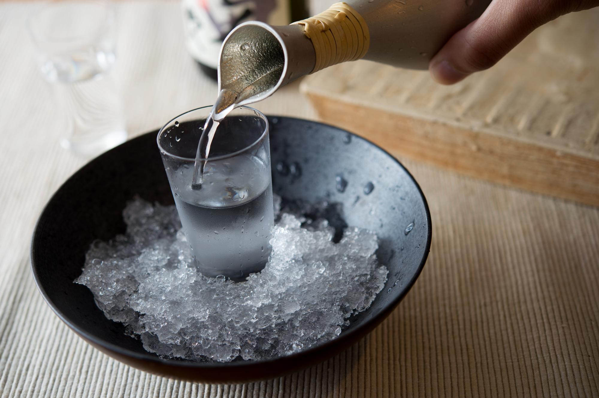 炎夏品飲日本酒,冰鎮最能祛去煩躁暑氣。