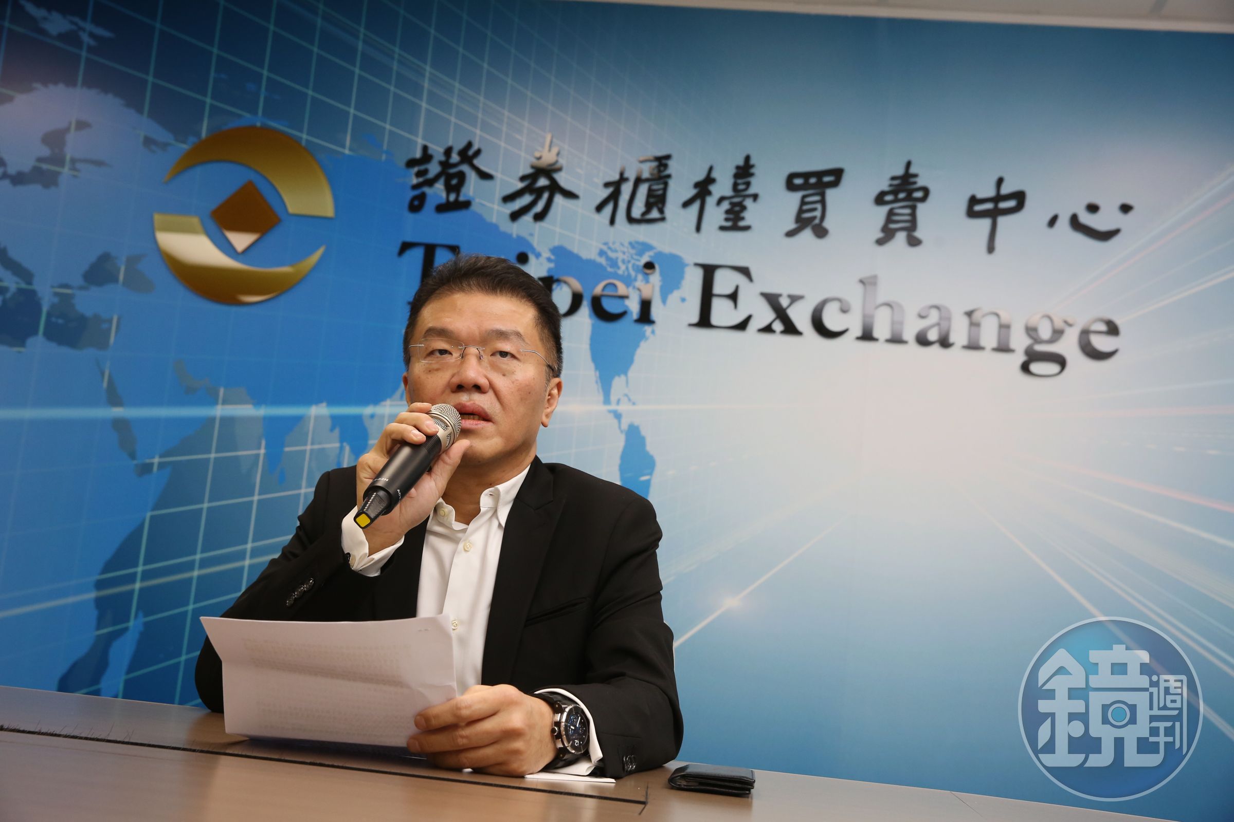 富驛董事長侯尊中認為，提前召開股東臨時會全面改選董監事，有刻意迴避查核財報的問題。