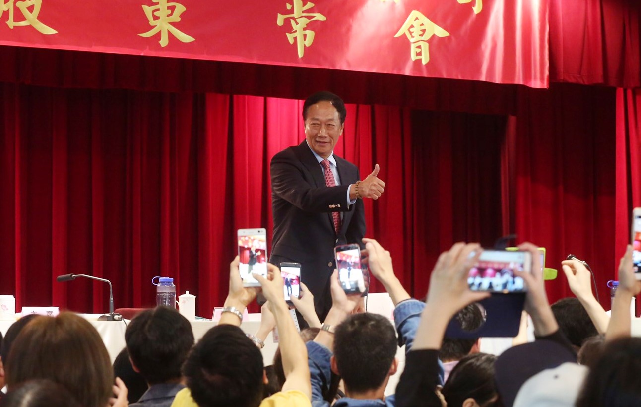 今年郭董送出6.6萬元福利金，讓股東們每個都笑呵呵。