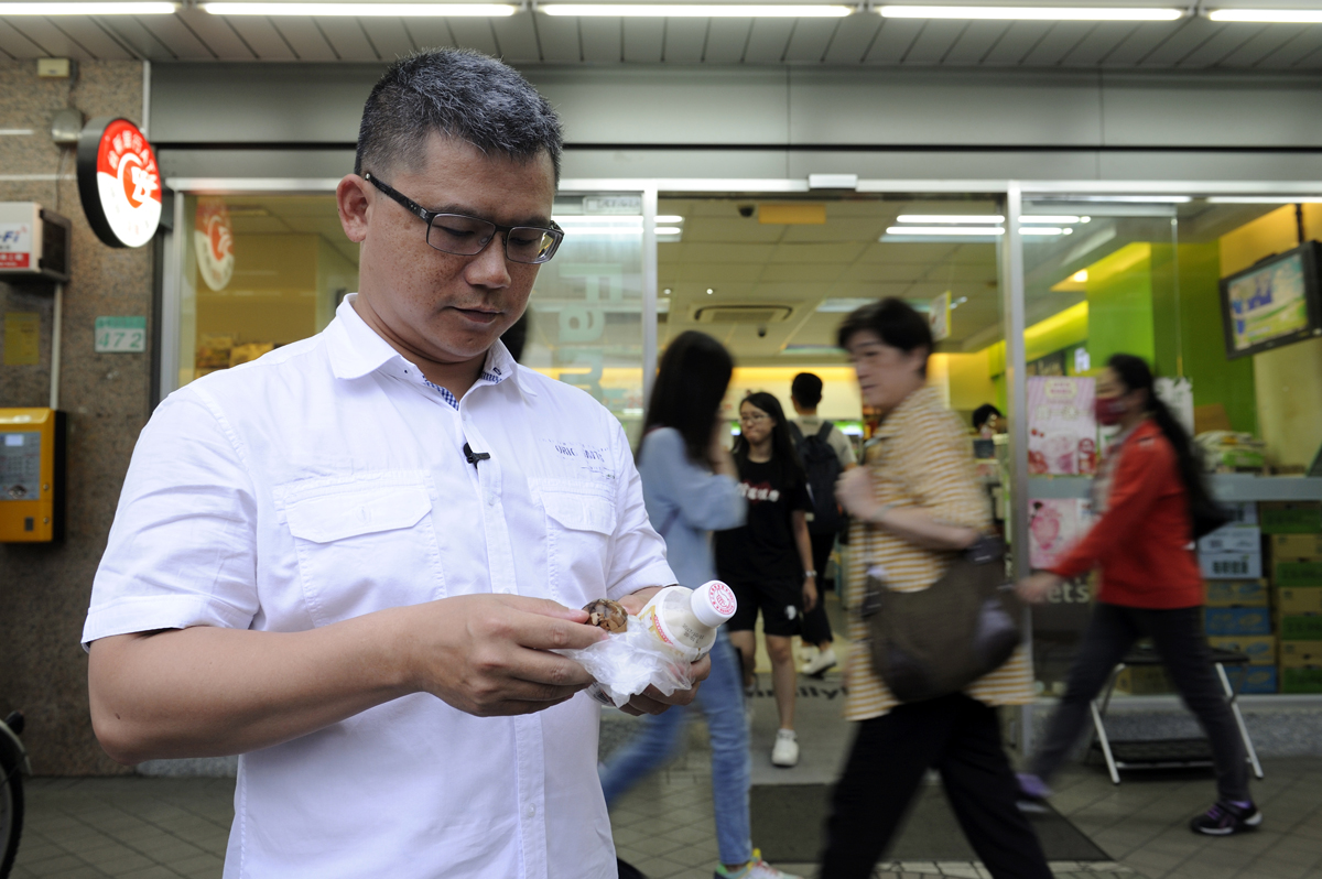 謝晨彥過去因投資失利，一度窮到沒錢吃飯，靠著吃泡麵、茶葉蛋果腹。