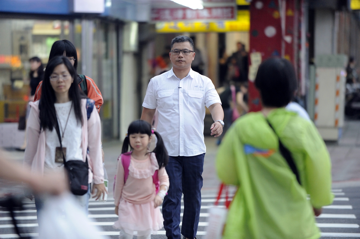 省錢成習慣的謝晨彥，即使如今坐擁千萬身價，還是過著簡單生活，能走路就不搭車。