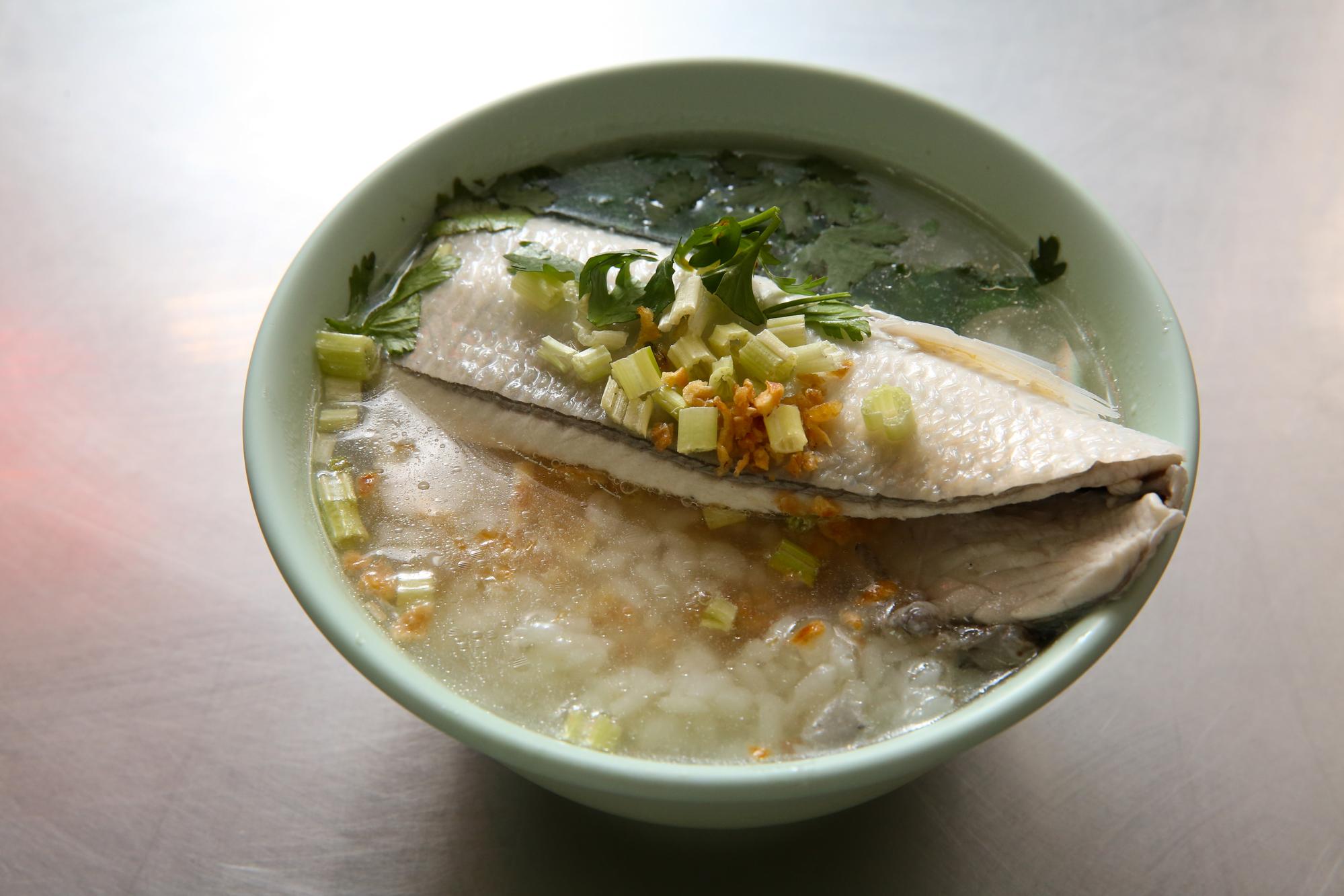 虱目魚肚粥是京華的招牌料理。(90元/碗)