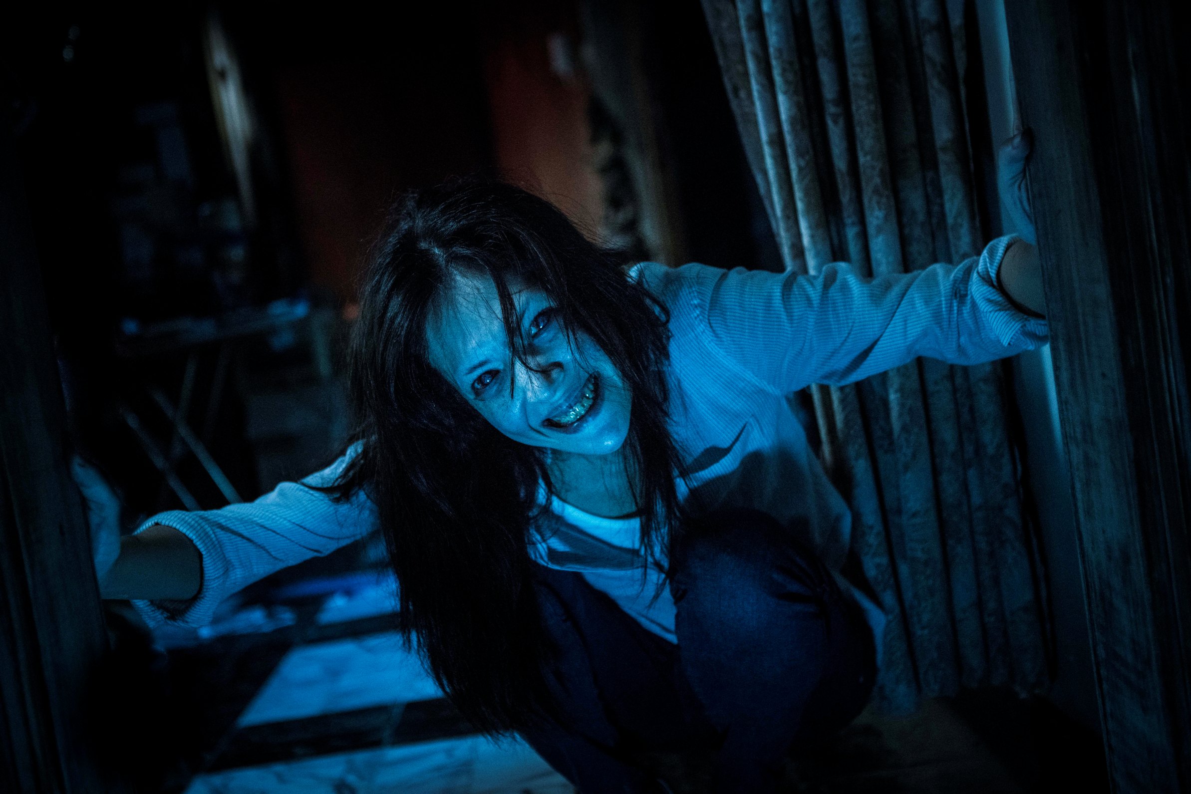 鬼后許瑋甯在《紅衣小女孩2》的扮相真正撞鬼，有夠駭人。