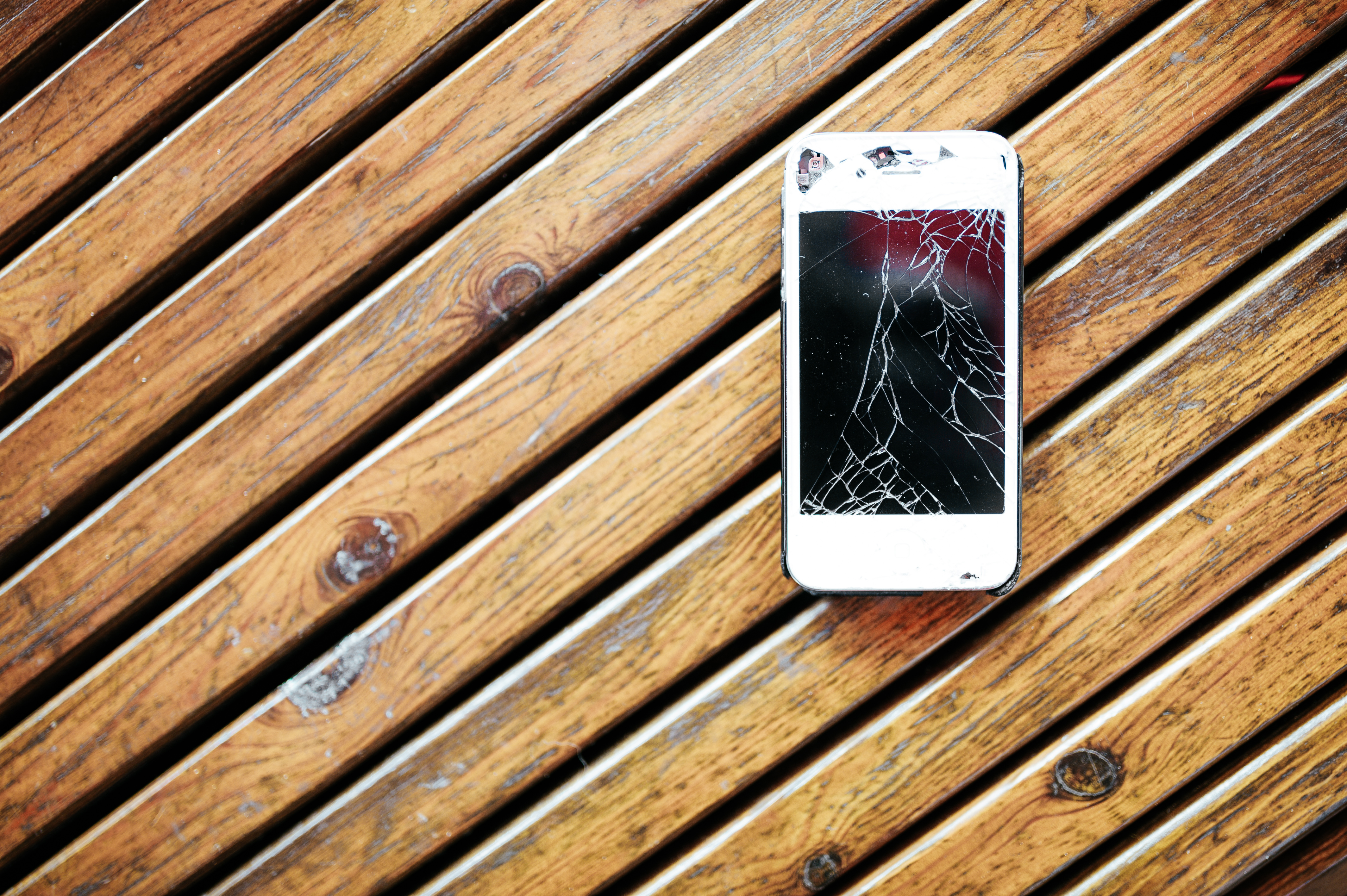 iPhone價高兼使用者眾，造就龐大的維修市場。