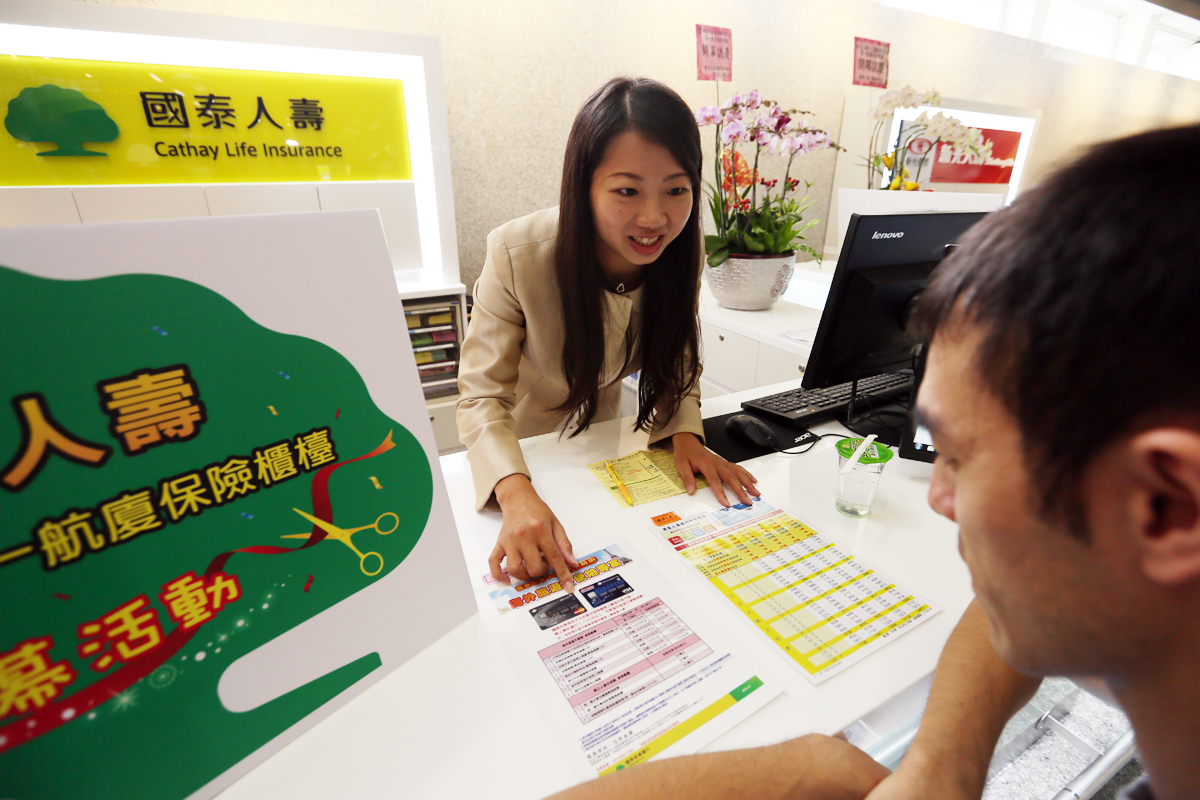 旅遊平安險要買對、醫療保額要保夠，才能玩得開心又安全。