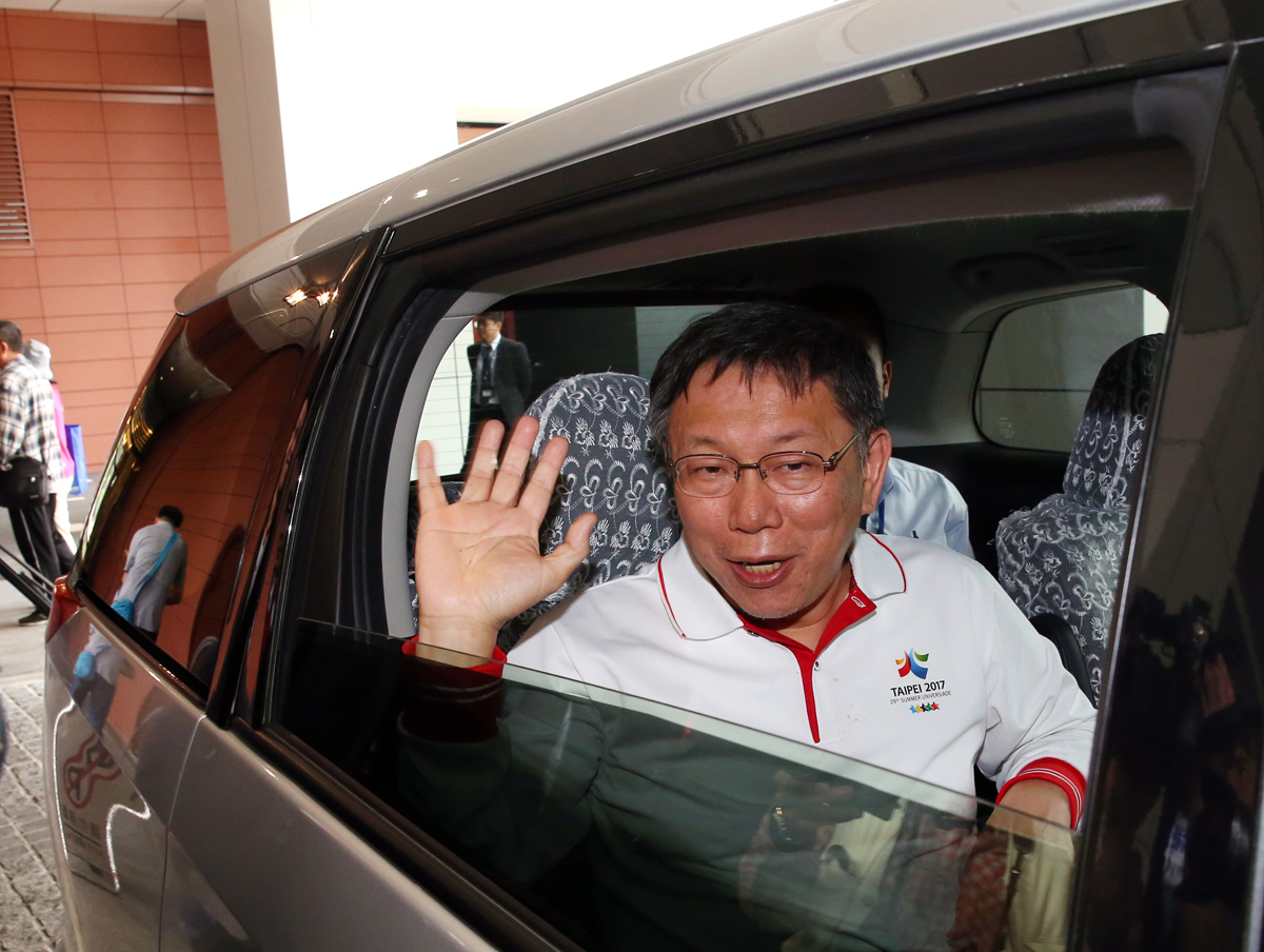 柯P率團出國迎接世大運聖火，出訪前做好周全的準備工作，還是碰上行李延誤的衰事。