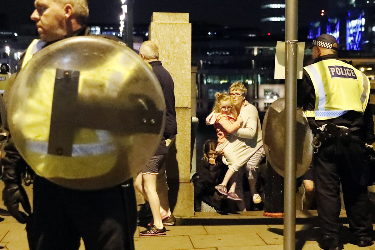 恐攻事件頻傳，產險公司的旅平險有限額給付條款，死亡理賠金最高200萬元。