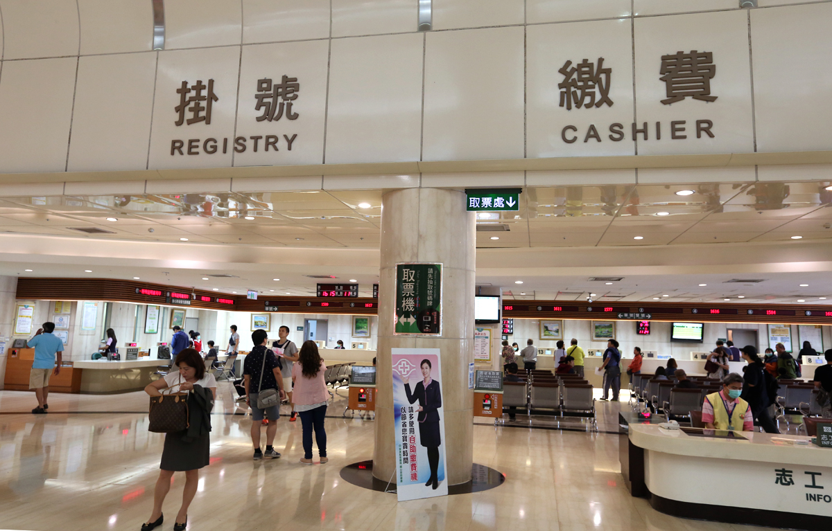 針對海外自墊醫療費，健保署有核退機制，但以國內平均收費為標準，且設有上限。