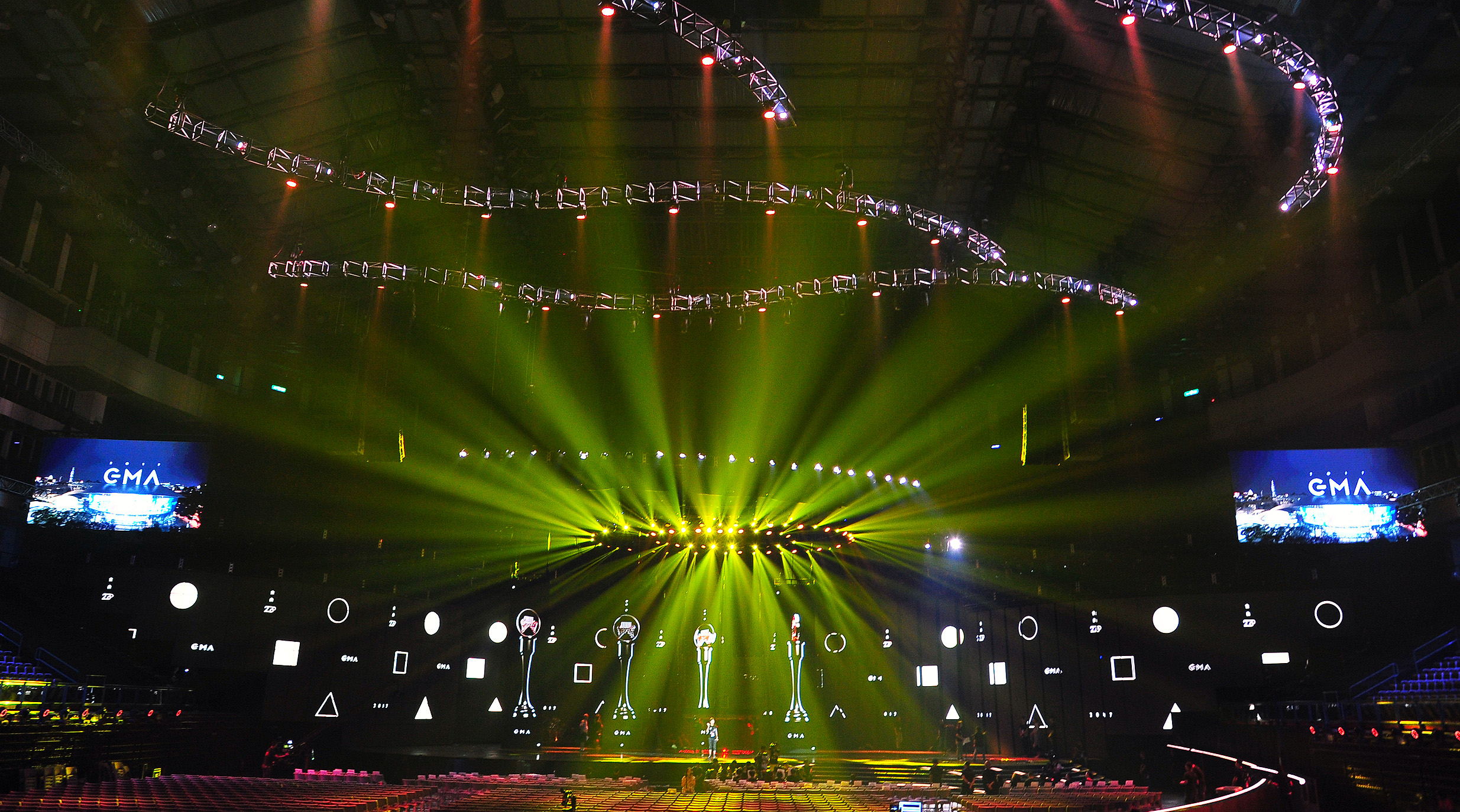 本屆金曲獎舞台曝光，規模及寬度歷屆之最，氣勢驚人。