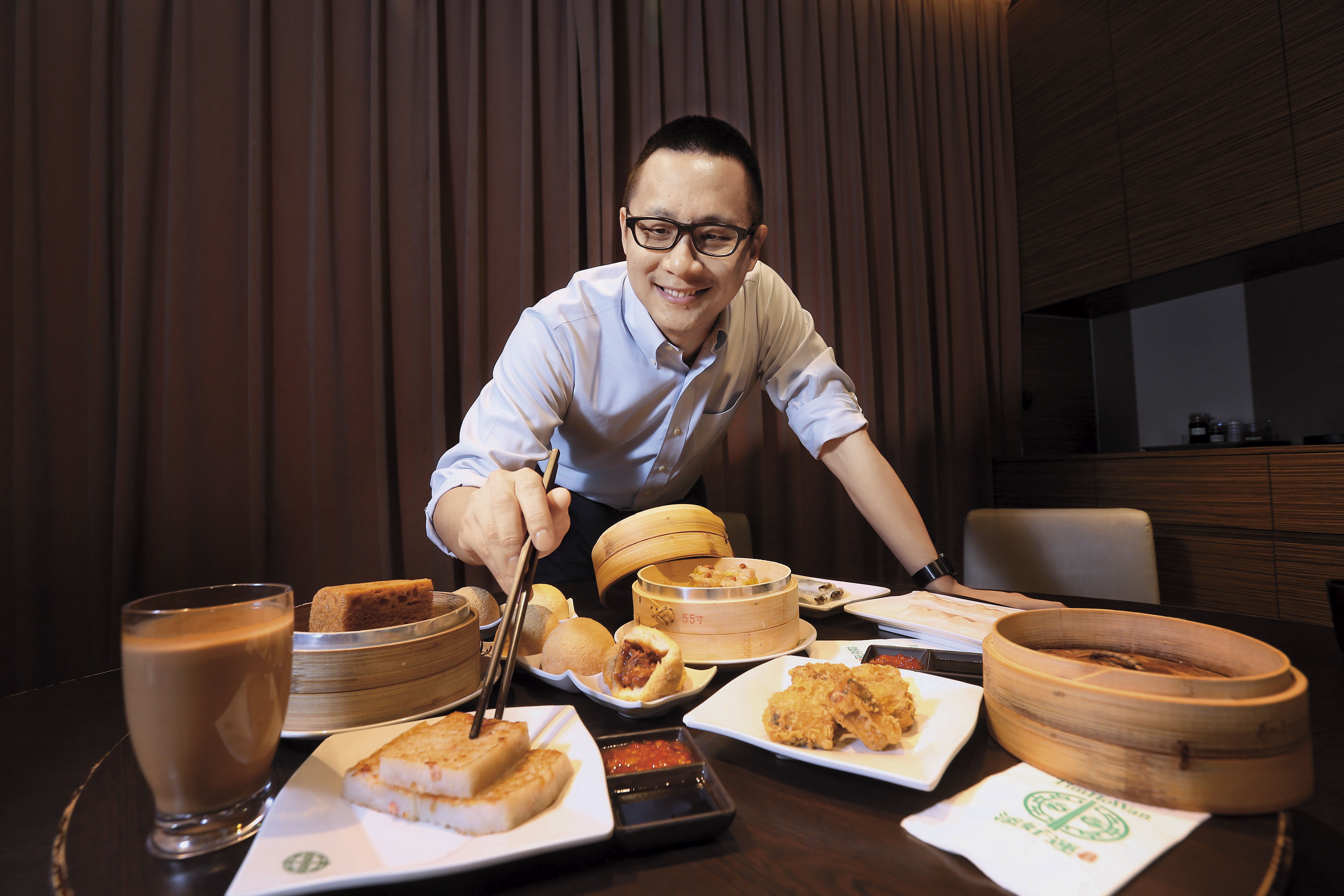 引進添好運3年，又經營「HOYII北車站」商場，和億生活執行長林晉頡2016年創下12億元營收。