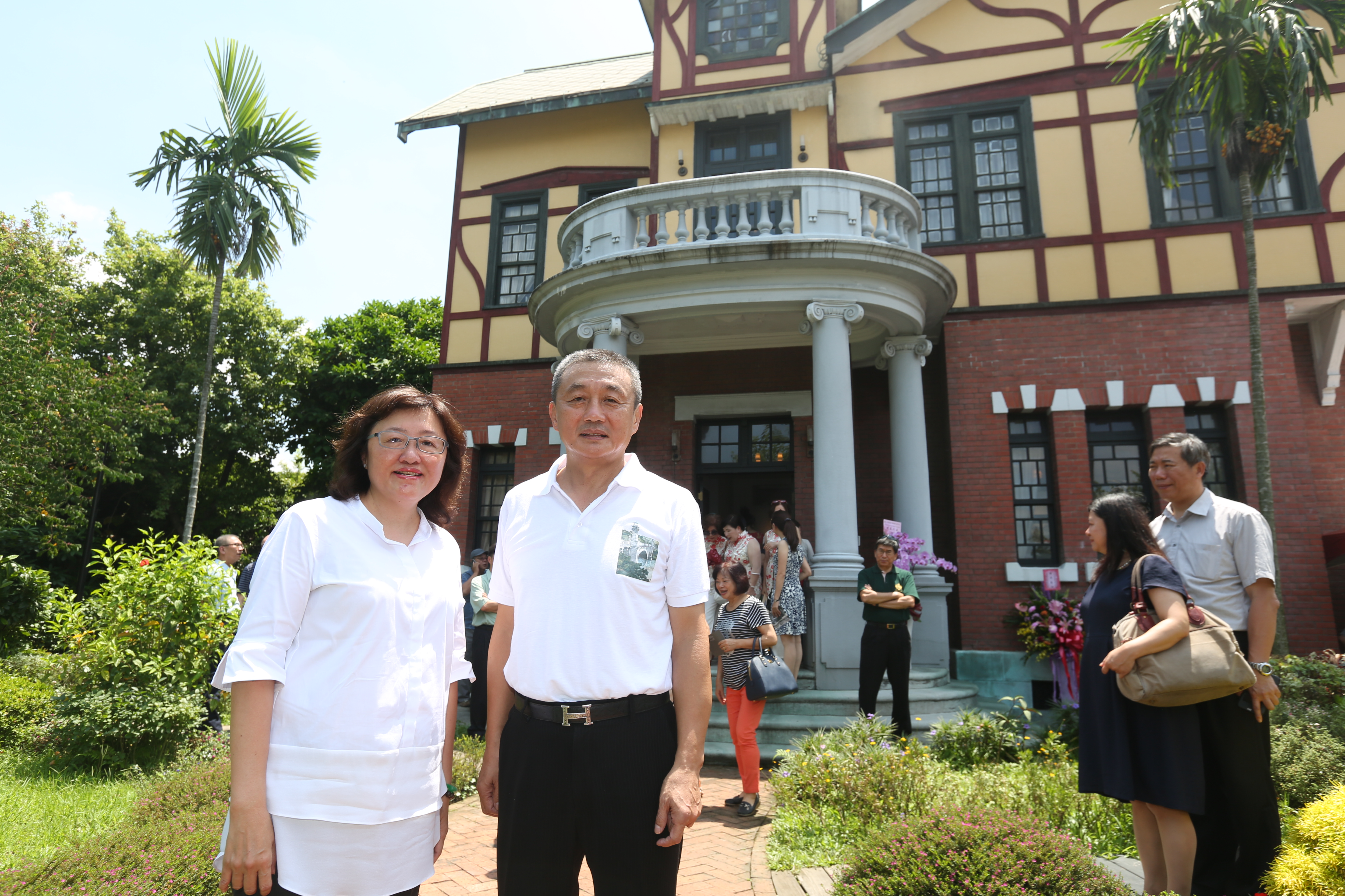 力麗社會福利慈善事業基金會董事長郭銓慶與郭木生文教基金會董事長郭淑珍兄妹不僅蓋新房子，也鍾愛修復具有歷史的舊建築，兄妹聯手催生台北故事館的「回到1919-畫說台北建築文化遺產展覽」。