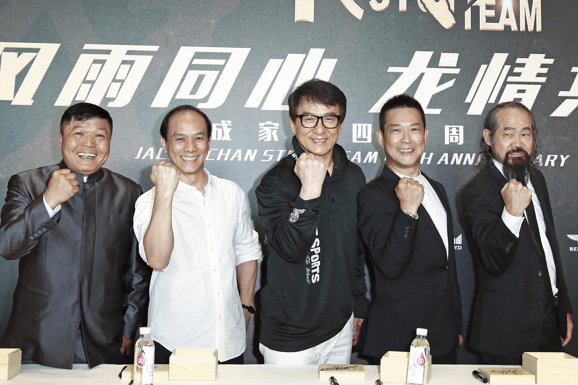 成龍的成家班40周年活動上,聚集了不少成家班成員,包括元彬(左起)、元德、成龍、元彪和元華,都是動作片首屈一指的人物。(蕭志傑攝)
