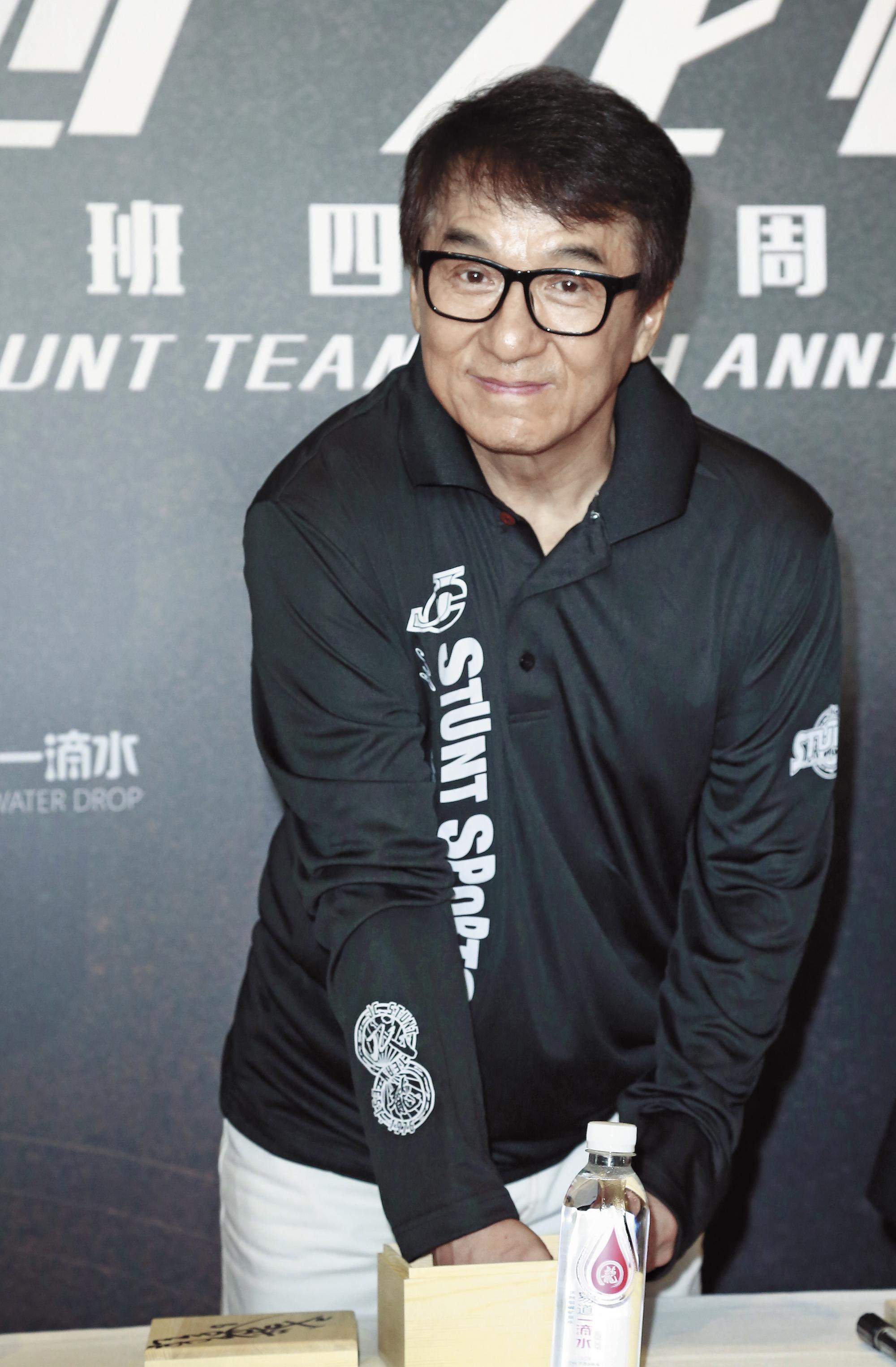 成龍為武術和電影貢獻一生心力,最近在成家班40周年活動上,還自掏腰包捐錢替武術工作人員投保。(蕭志傑攝)