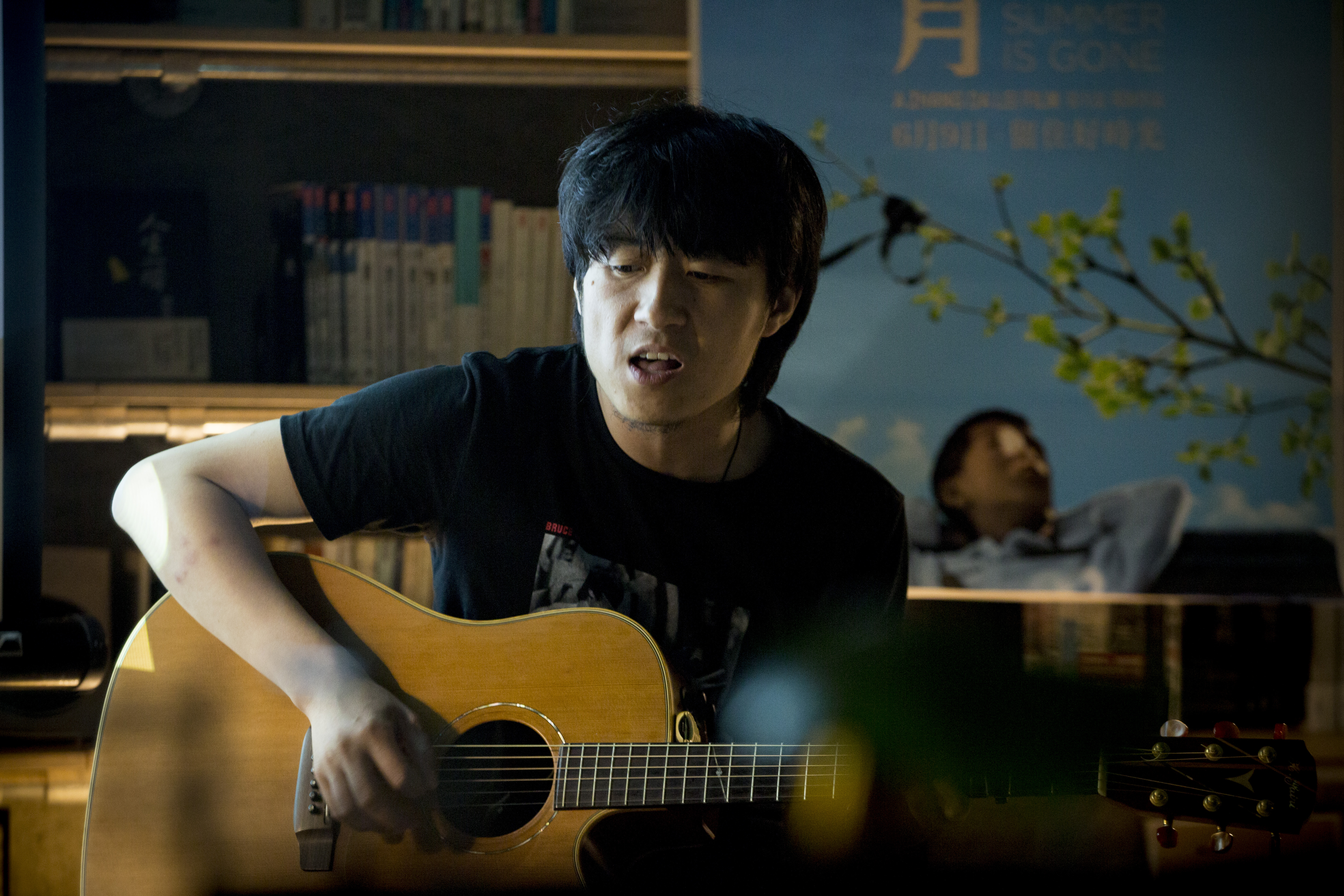 張大磊年少時曾輟學當了幾年搖滾樂手，後來才赴俄羅斯學電影。