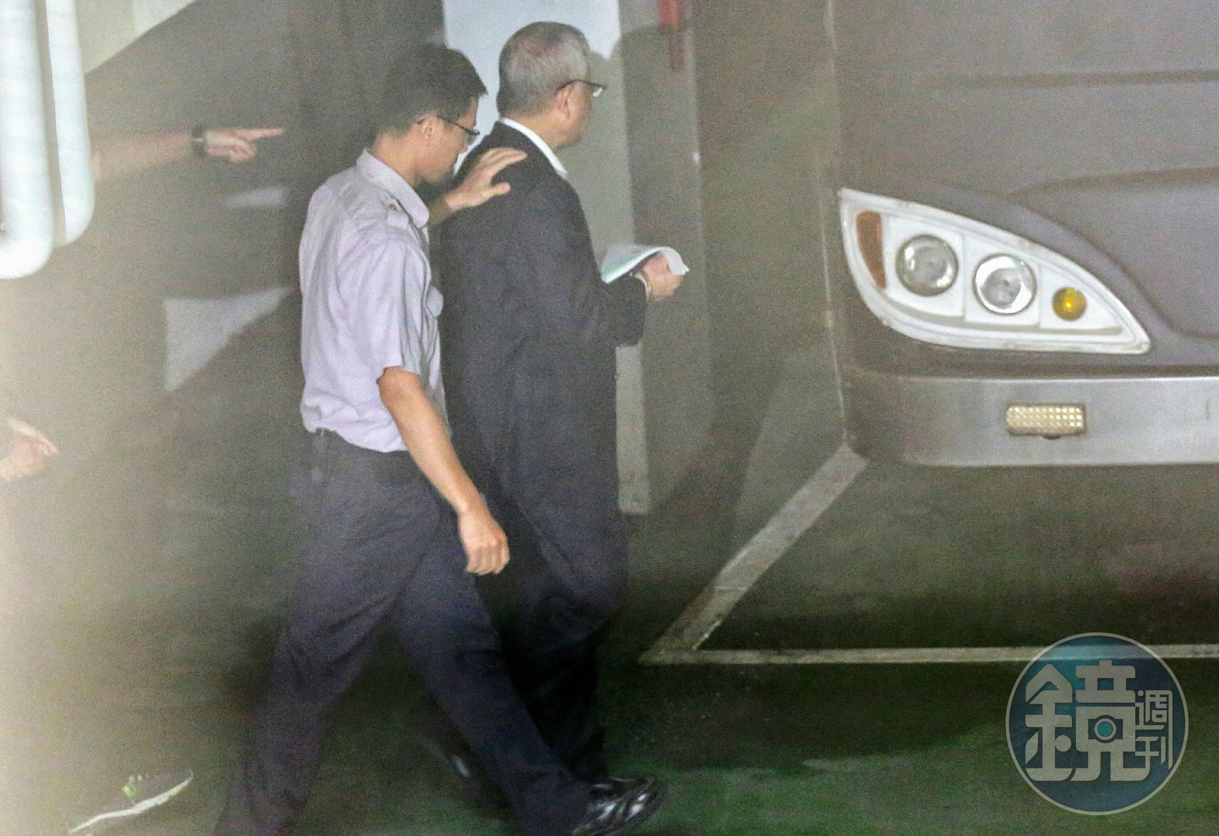 永豐金控前董事長何壽川涉違法放貸50億元遭收押，抗告駁回。