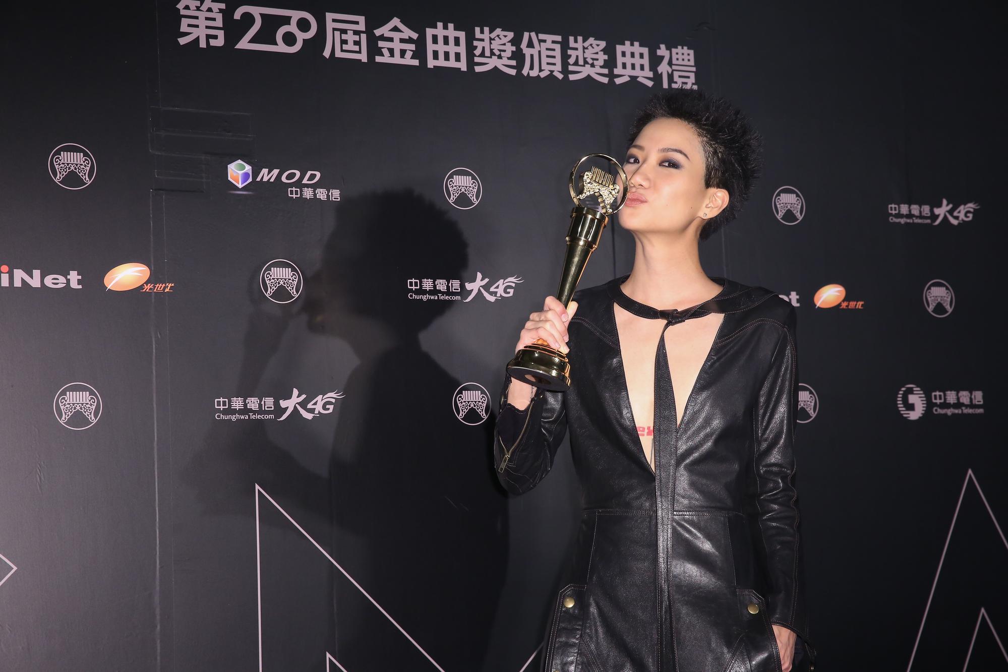 盧凱彤拿下金曲獎最佳編曲人獎，也意外透露自己已婚，並感謝老婆。