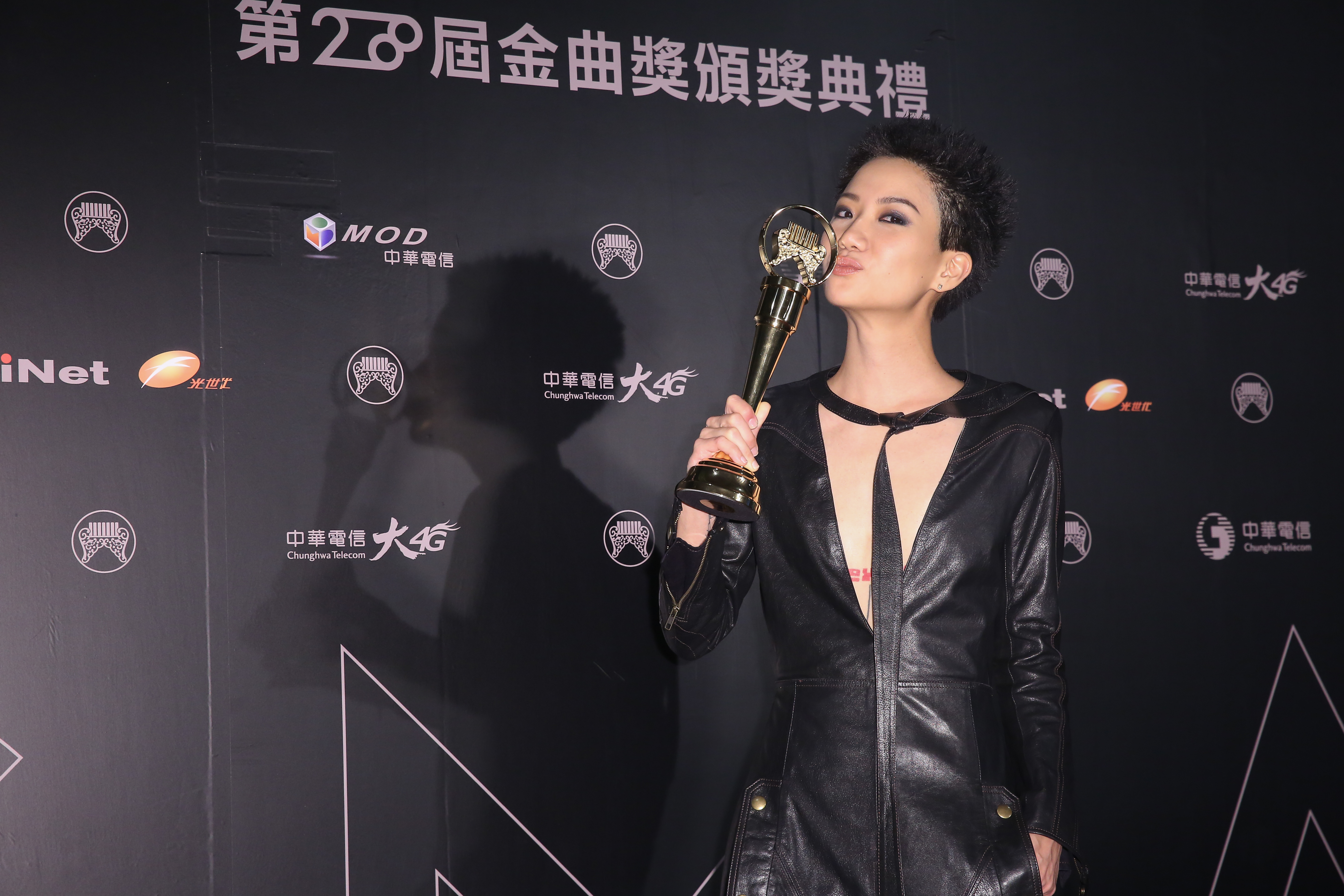 盧凱彤拿下金曲獎最佳編曲人獎，也意外透露自己已婚，並感謝老婆。