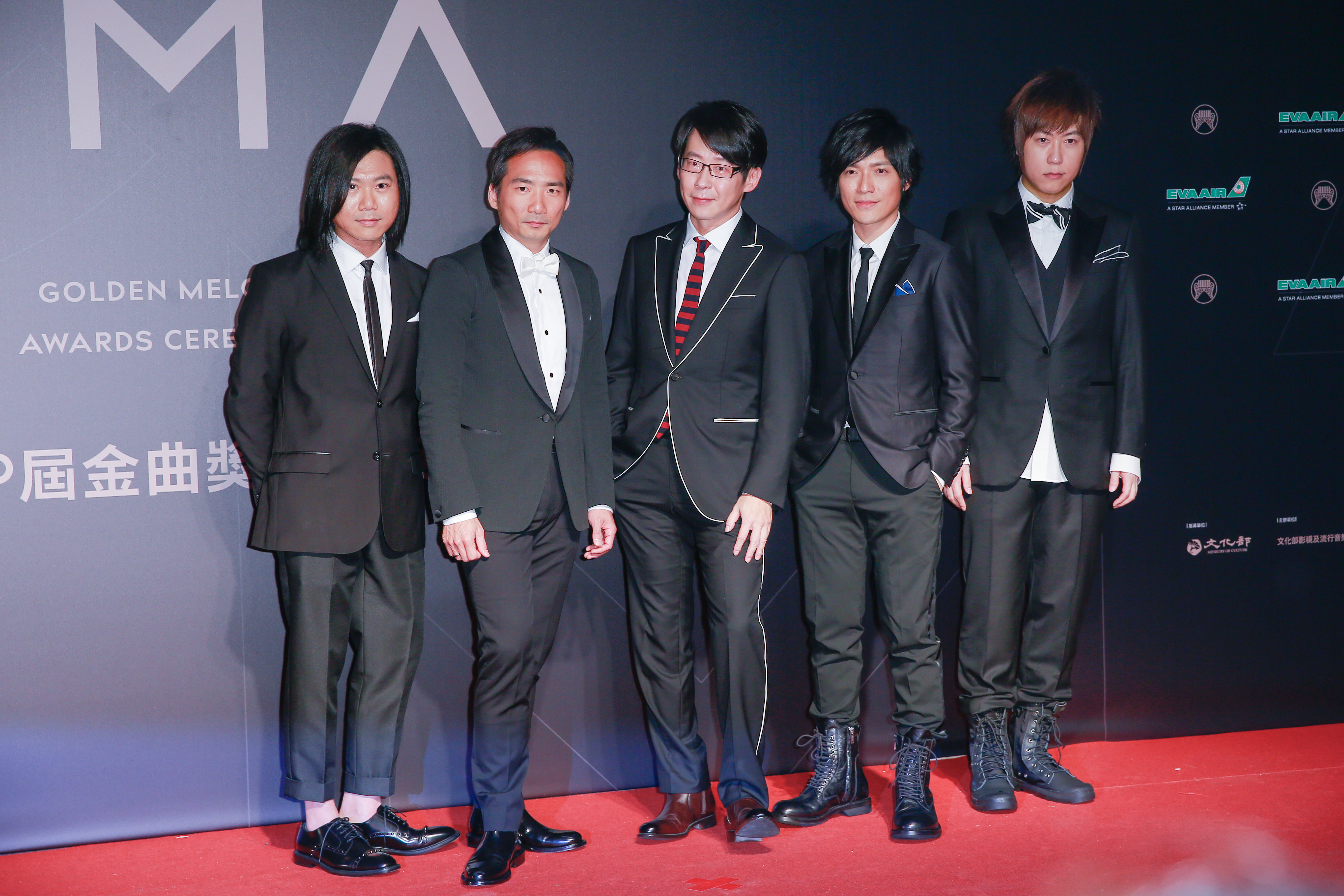 人氣超旺的五月天，不但主唱阿信拿下最佳作詞人獎，也以《自傳 history of Tomorrow》獲得最佳國語專輯獎。