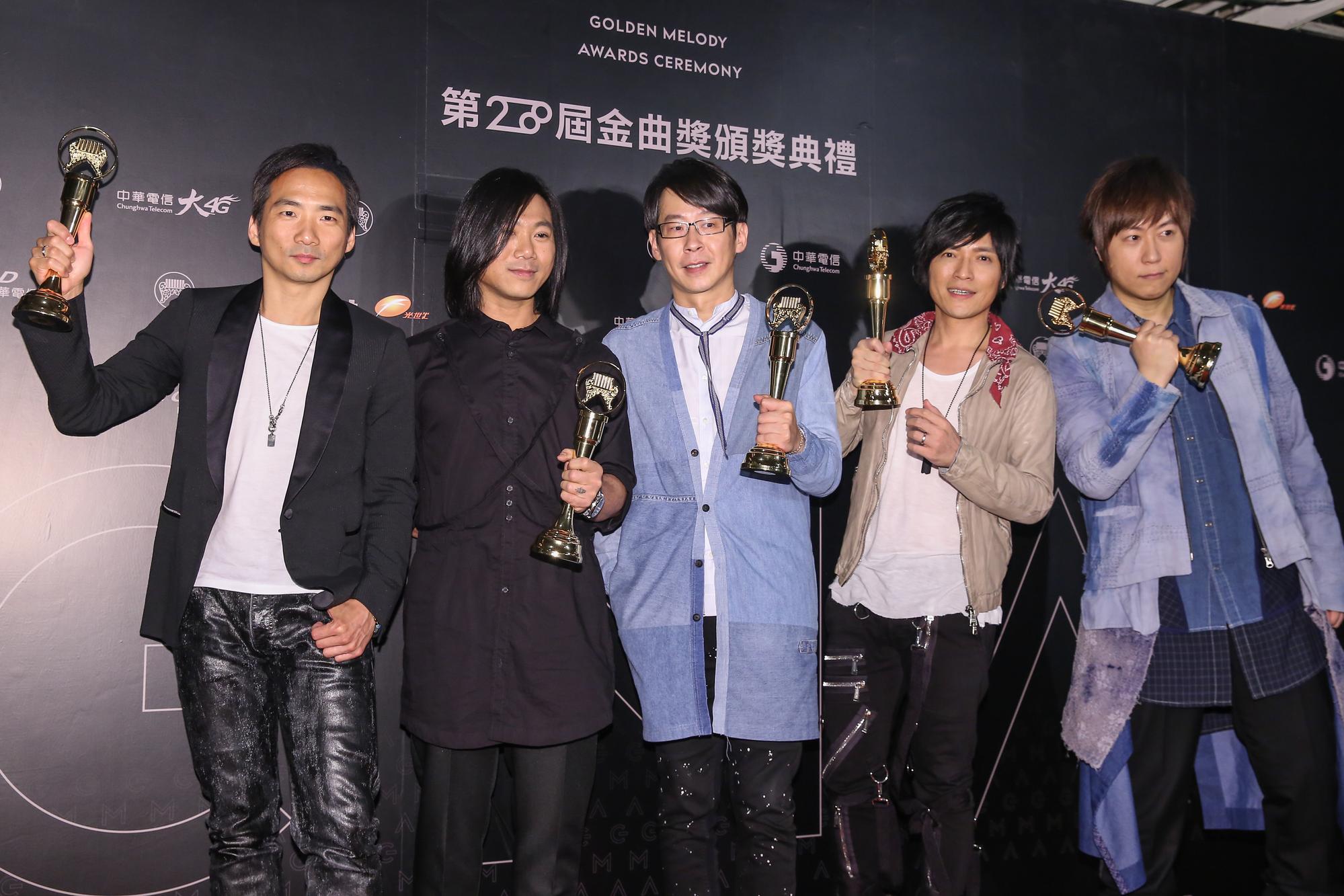 五月天以《自傳》入圍8項、加上團員瑪莎入圍最佳單曲製作人共9項入圍。
