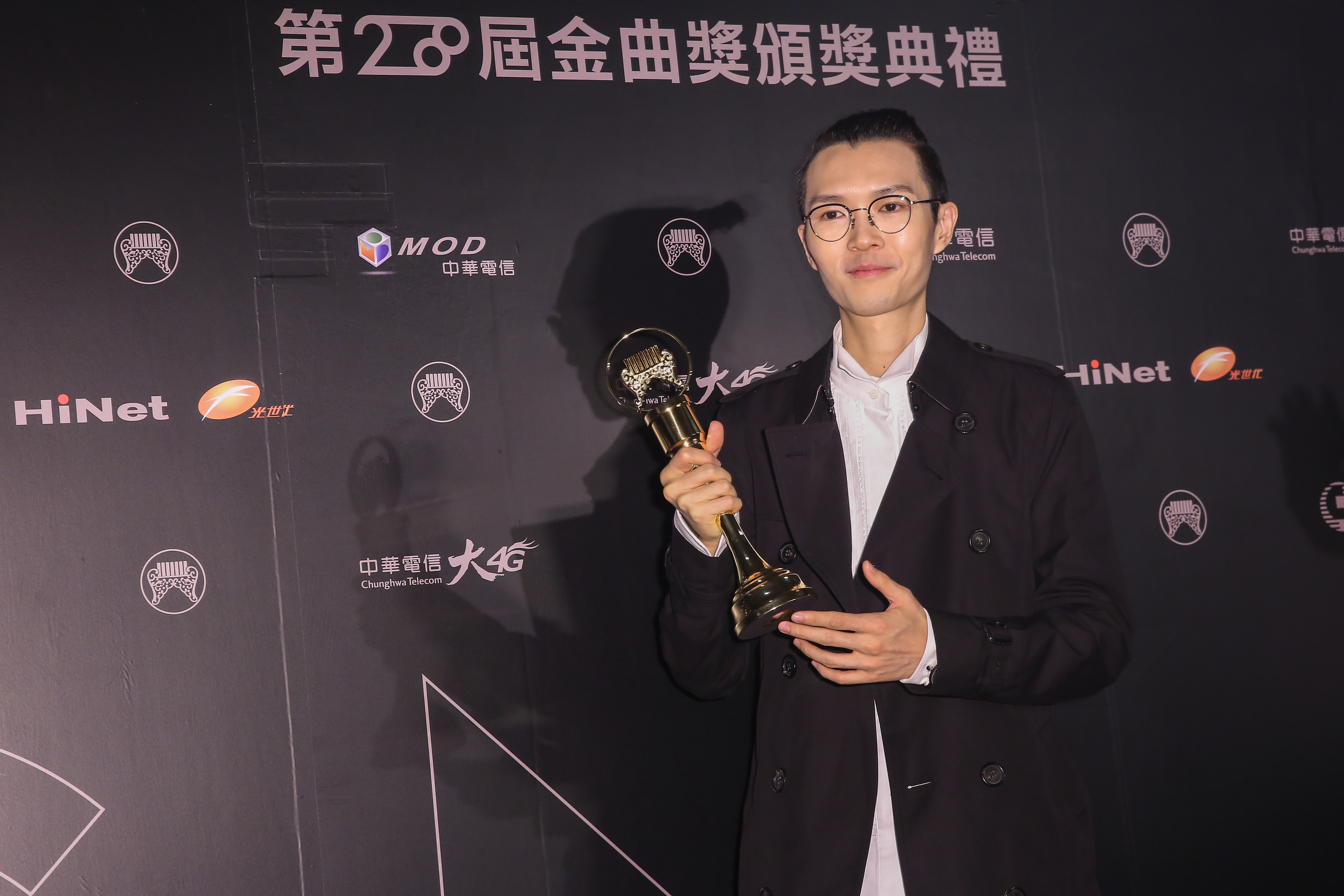 在摃龜5次後，方大同以專輯《JTW 西遊記》獲得第28屆金曲獎歌王。