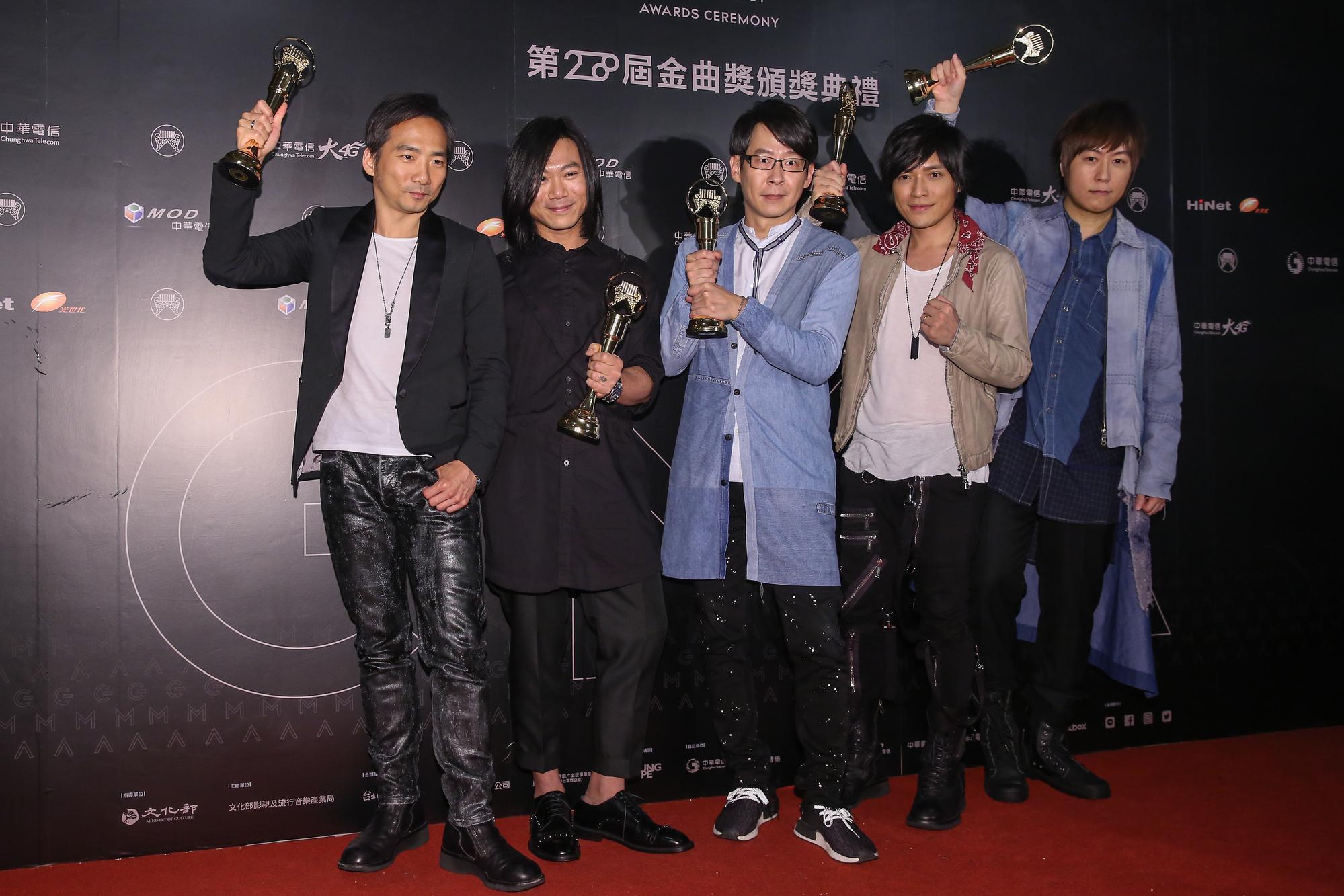 五月天金曲獎拿下兩獎不失落,只可惜最佳音樂錄影帶沒拿獎。