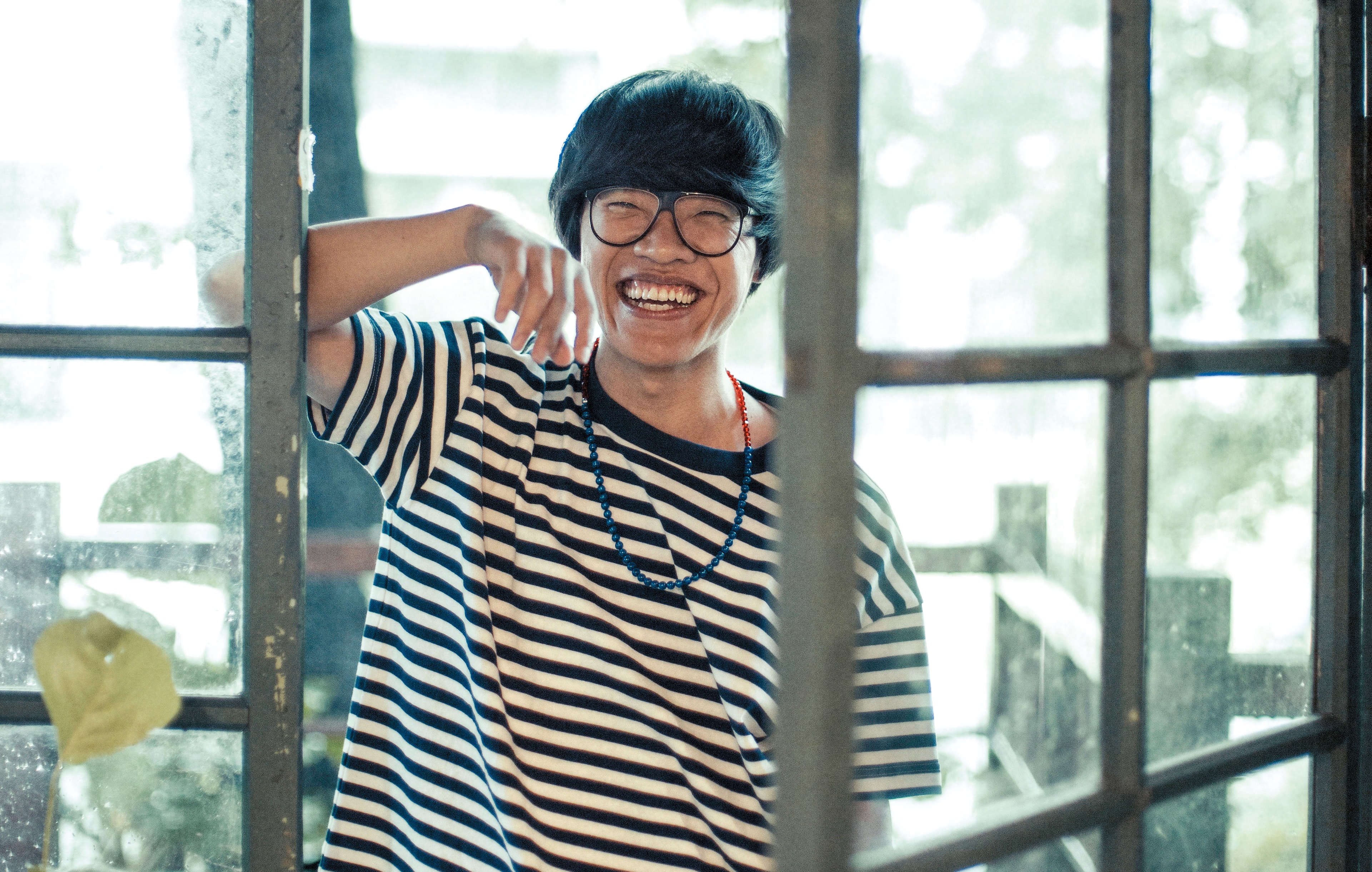 熱愛完成一首歌的快樂,「過去那幾個小時,好像我很認真活了,無中生有,好像是一隻母雞。」