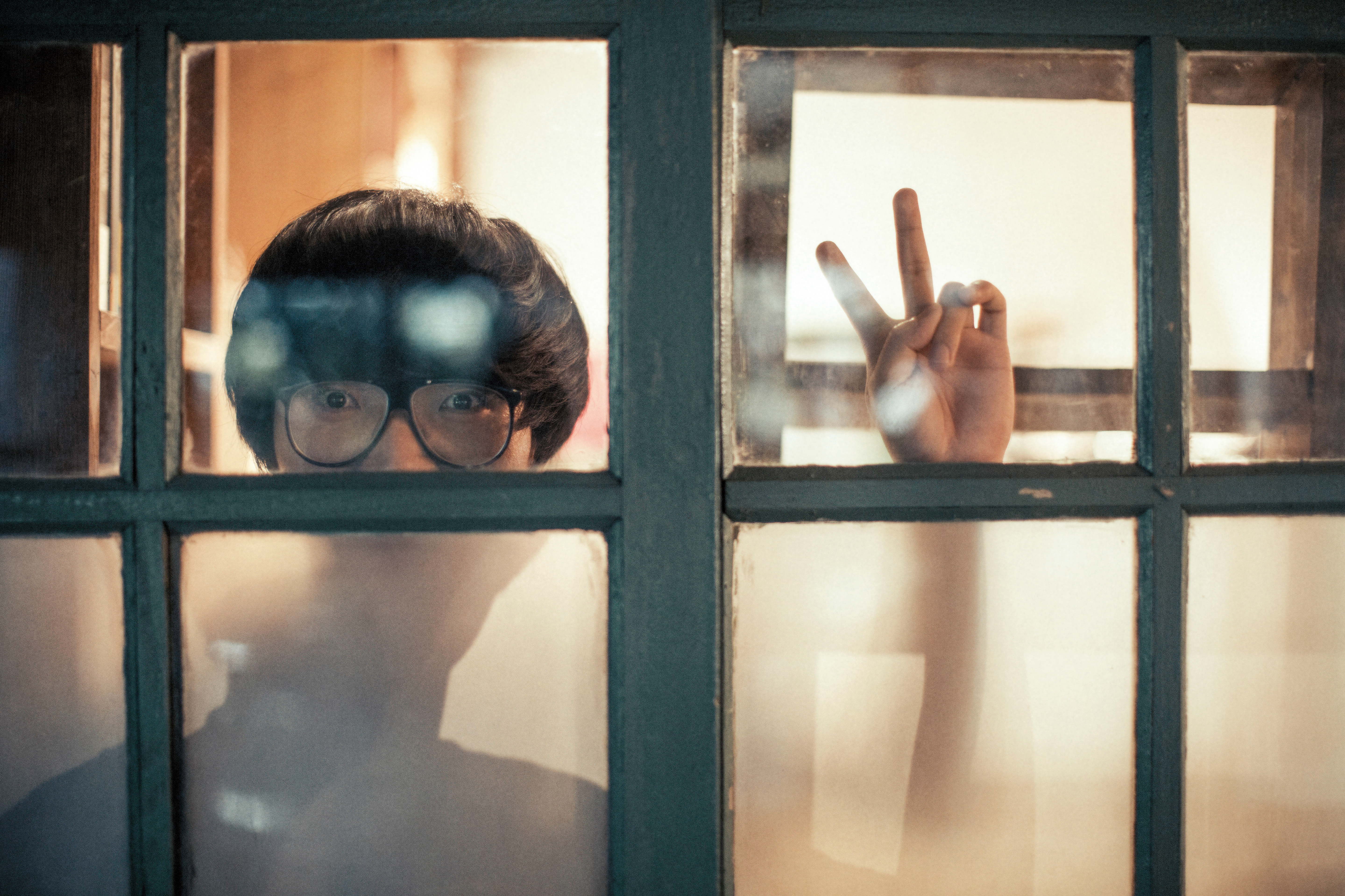 盧廣仲有他獨特的幽默， 這種喜感，最近才被融合於戲劇， 許多原本不熟悉他的觀眾發現， 原來盧廣仲也可以這麼好笑。