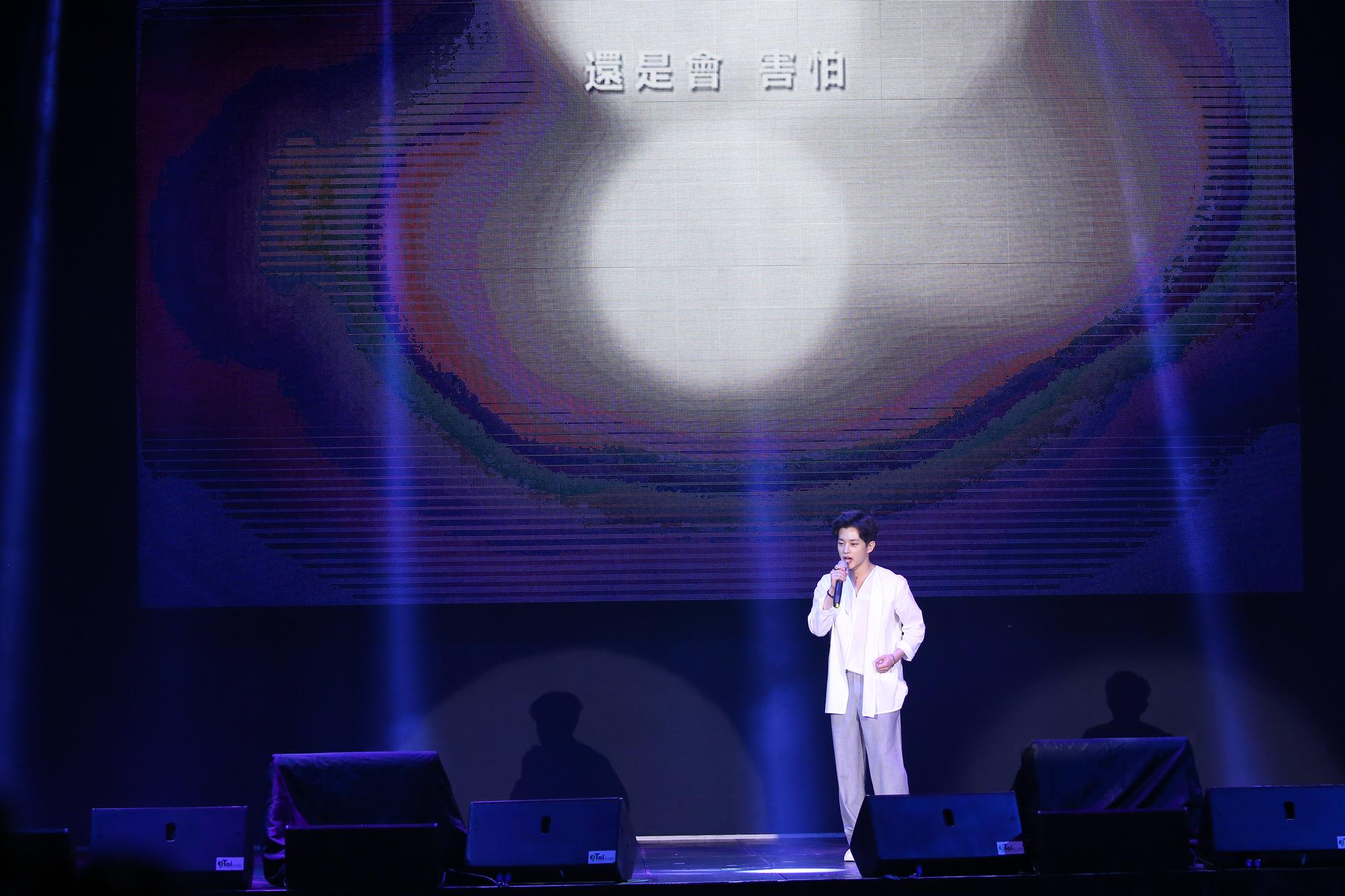 金玟錫在活動前2個月便苦練韋禮安的〈還是會〉,向公司台灣同事學習中文發音,唱得讓眾人折服。