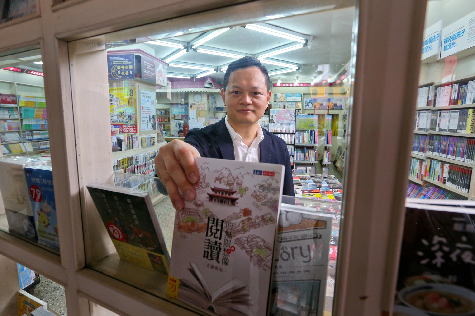 從直播教學、解題到大數據分析,南一書局總經理蘇偉銓要帶領62歲的老書店轉型。