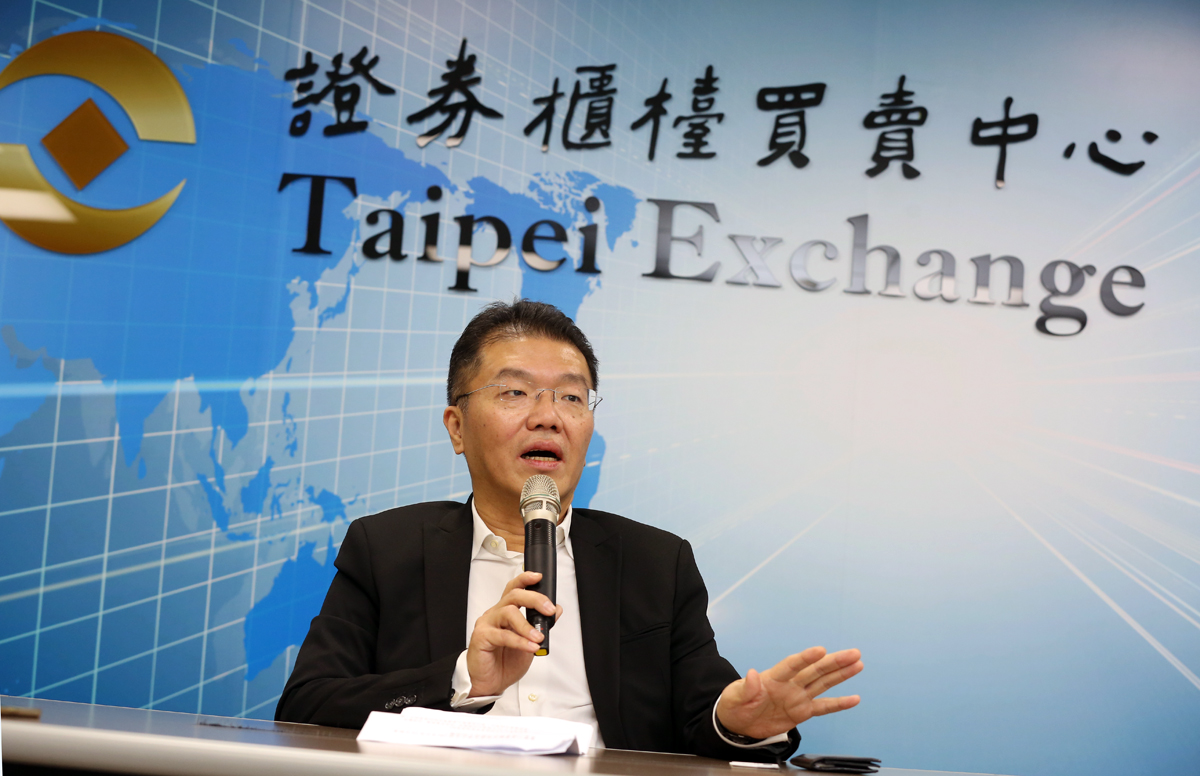 侯尊中拿回富驛董事長寶座，經營權卻只剩下一半。