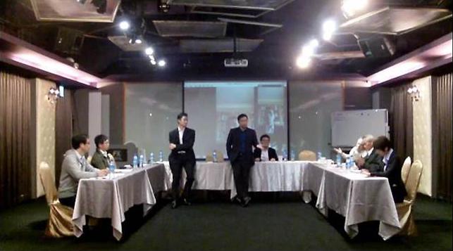 3月28日董事會現場，新加坡大股東發動奇襲，將侯尊中從富驛董事長職位拉下來。 (錄影帶截圖：謝憲杰提供)