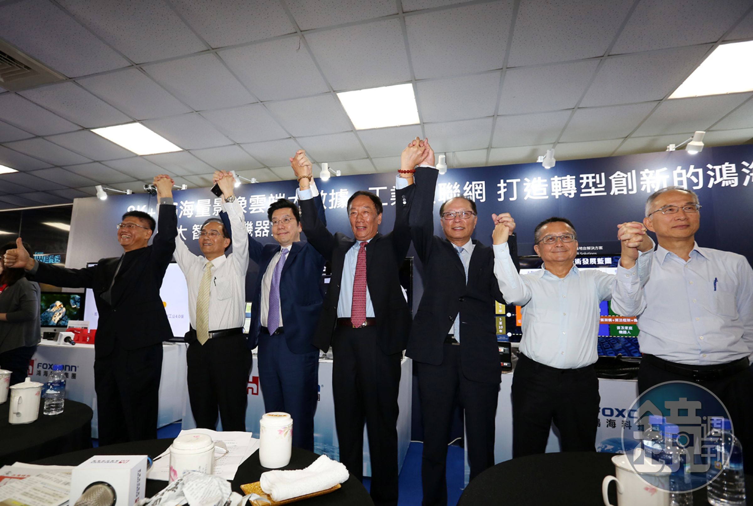 郭董組了「夢幻團隊」，用了洪荒之力就是為奪下東芝。