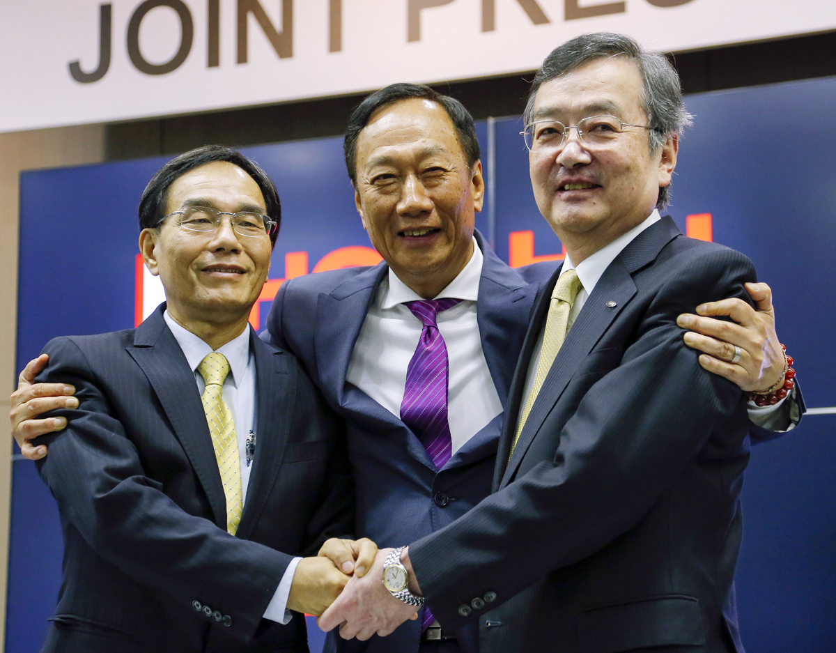 郭台銘如果再吃下東芝，就把科技業兩大戰略性物資—面板與記憶體都握在手中。