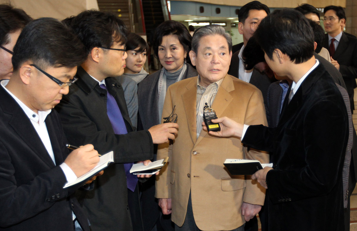 近年三星流年不利，除了官司不斷外，三星家族也醜聞頻傳，李健熙因爆出性交易醜聞錄影帶成焦點。（東方IC）