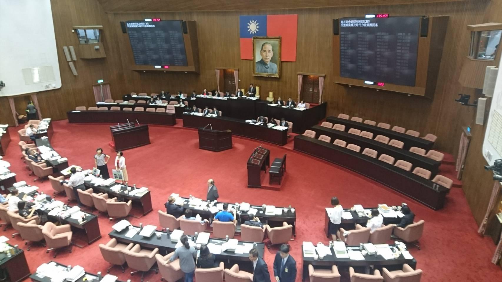 立法院臨時會今繼續審查年金改革法案
