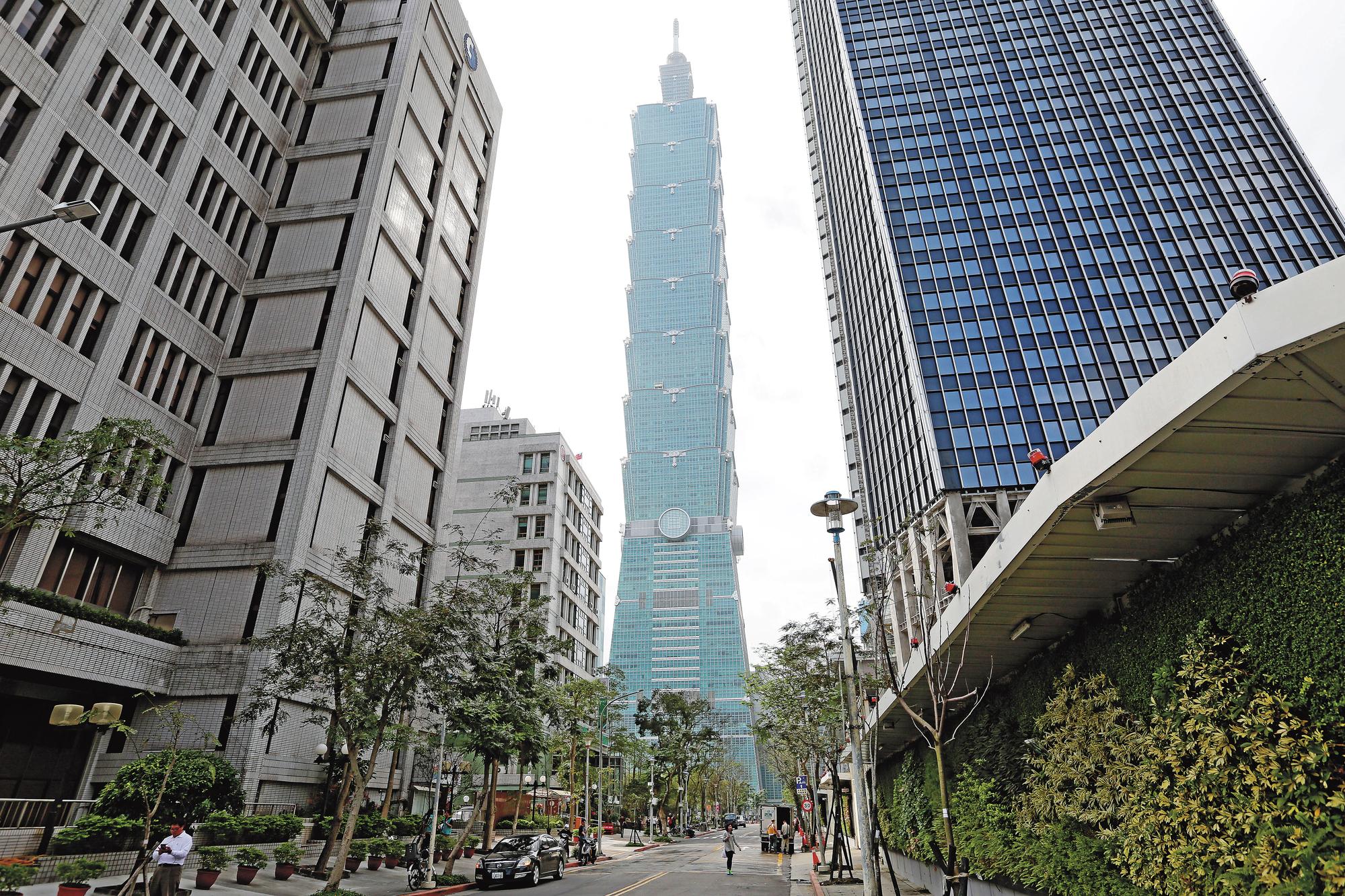台北101曾是世界最高大樓,竹子造型也是出自李祖原設計之手。