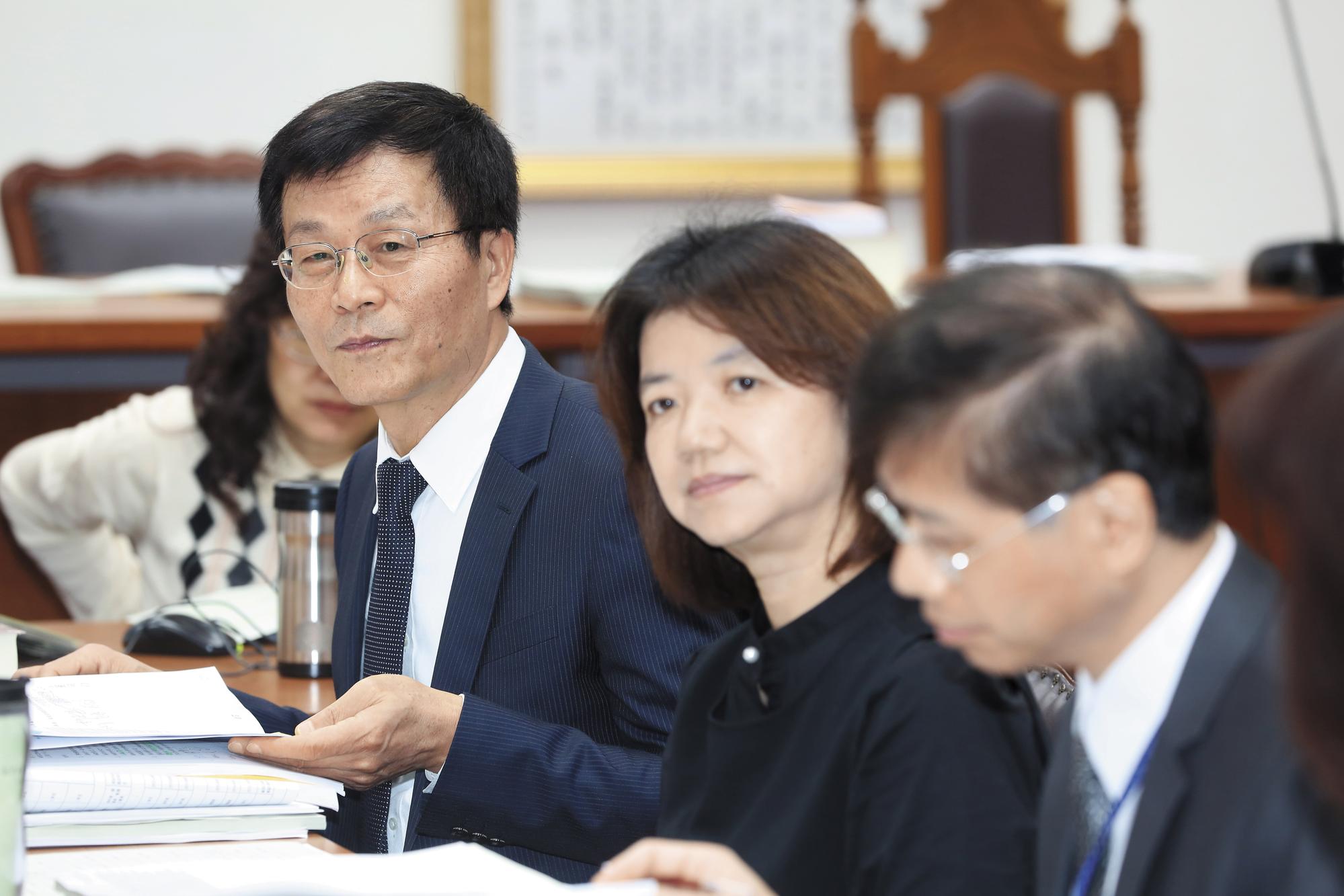 故宮院長林正儀(左)、副院長李靜慧(右)上任後陸續發生爭議,包括故宮南院BOT案、文創商品涉剽竊。