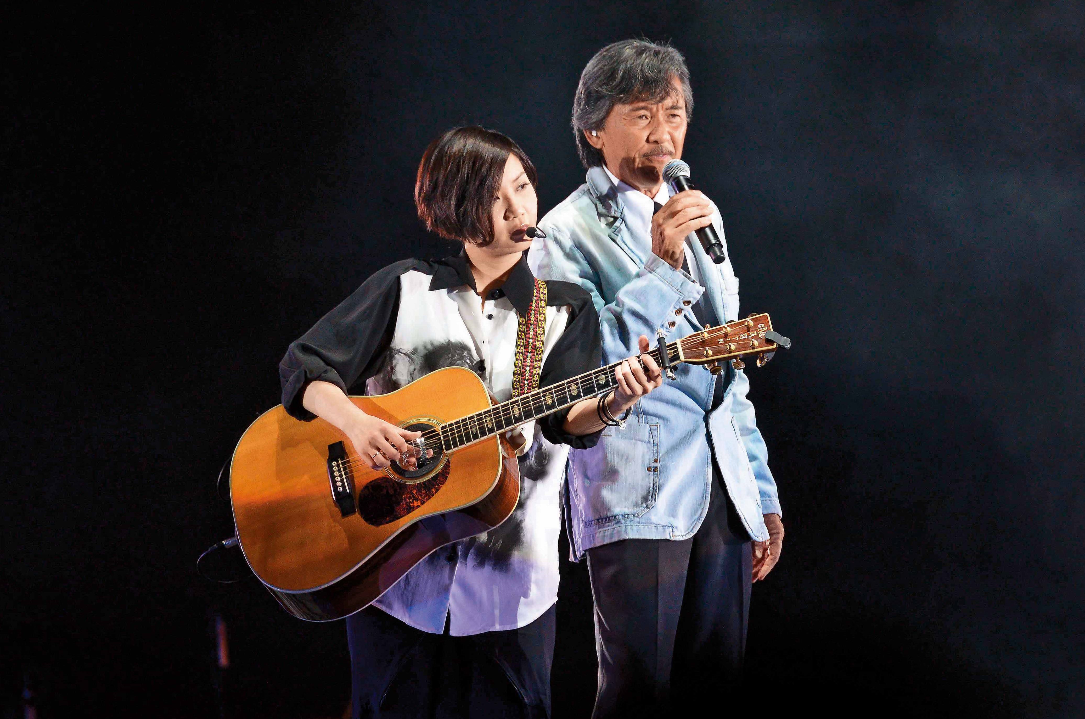 盧凱彤是不少巨星演唱會御用吉他手，也曾受邀擔任林子祥（右）演唱會嘉賓，在香港歌壇受到許多前輩提攜。（東方IC）