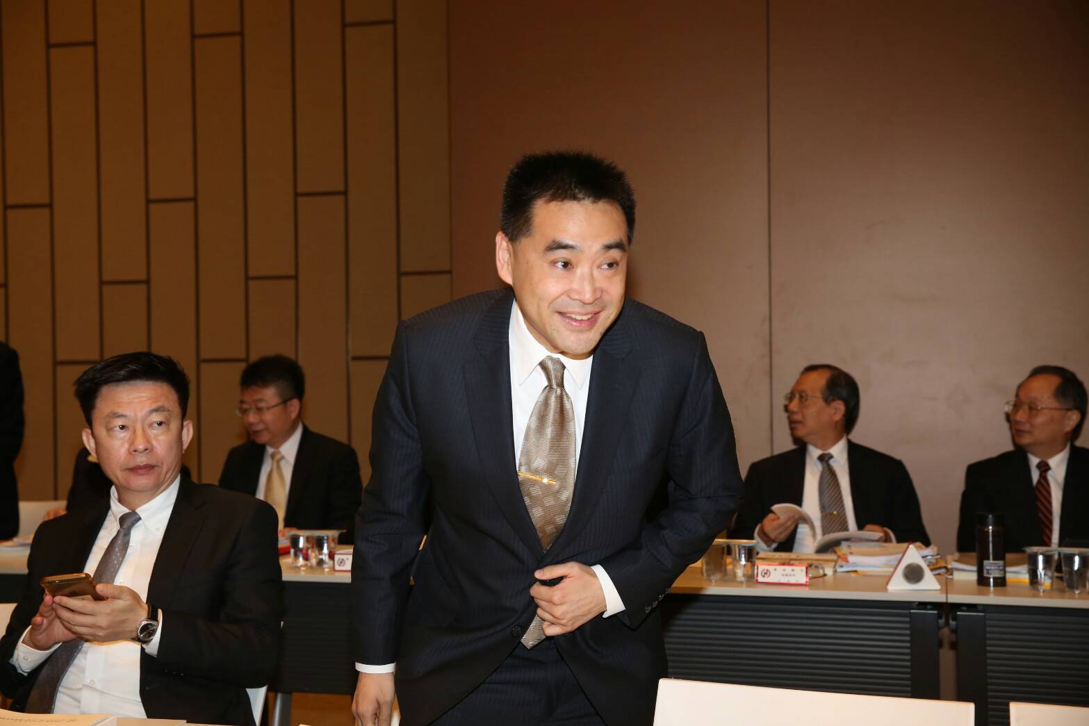 林知延出席華南金股東會，主動回應妻子吳欣盈的爆料。