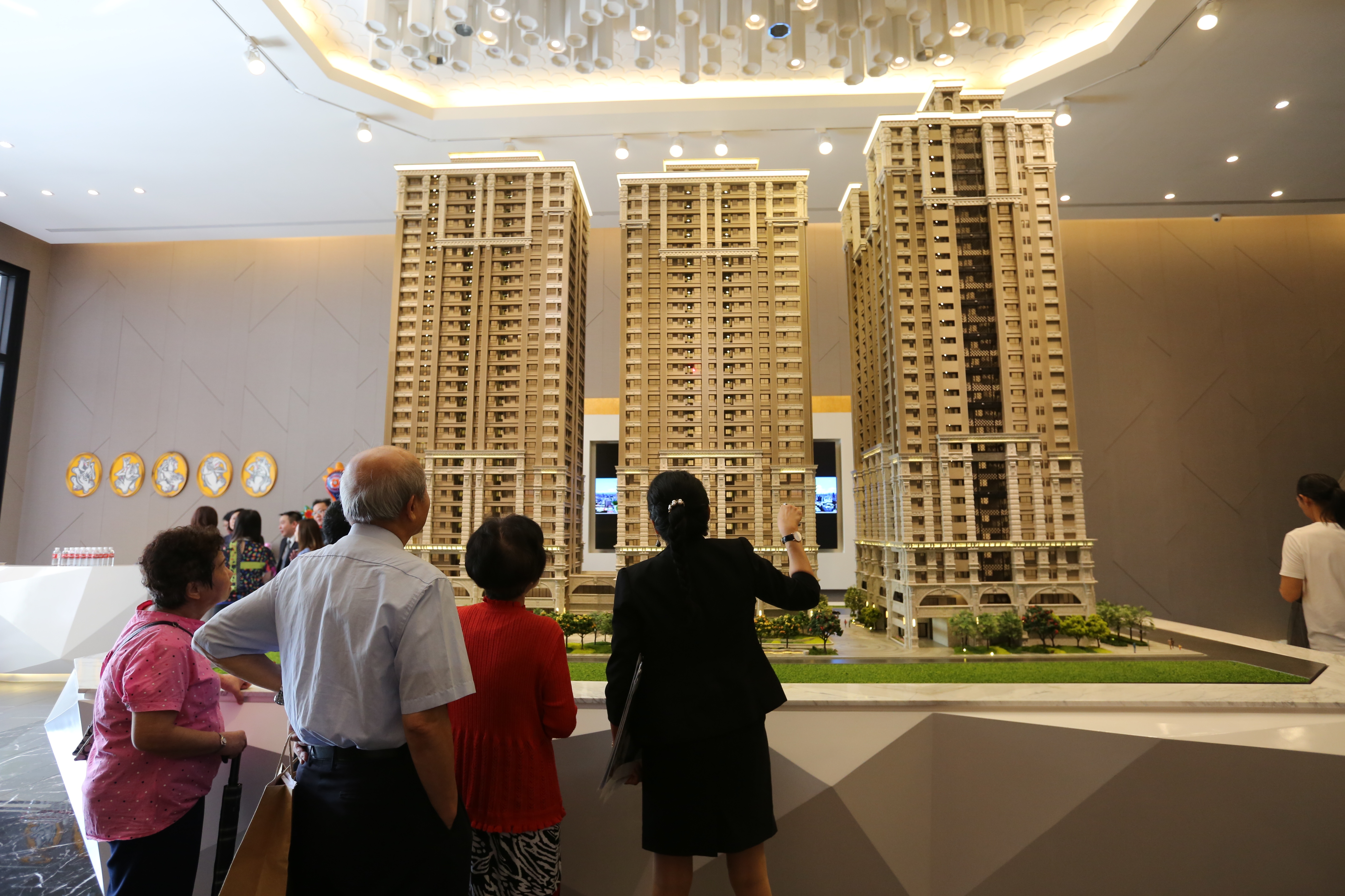 房市落底訊號仍不明顯，交易量表現仍有待讓利多寡。