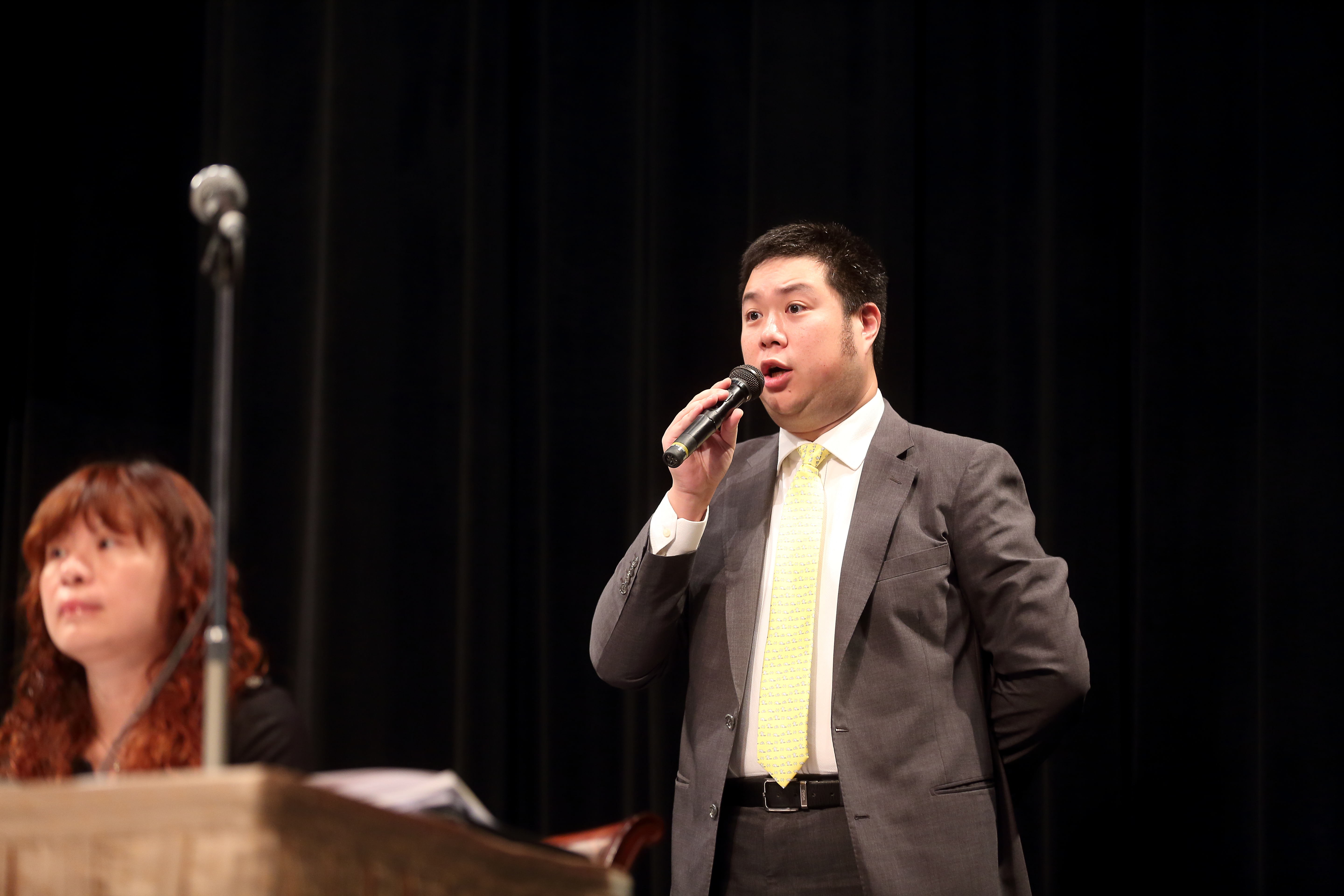 辜啟允長子辜公怡今年3月接任台泥國際總經理，今（28）日亦出席股東會，為辜家第四代首度在股東會亮相。