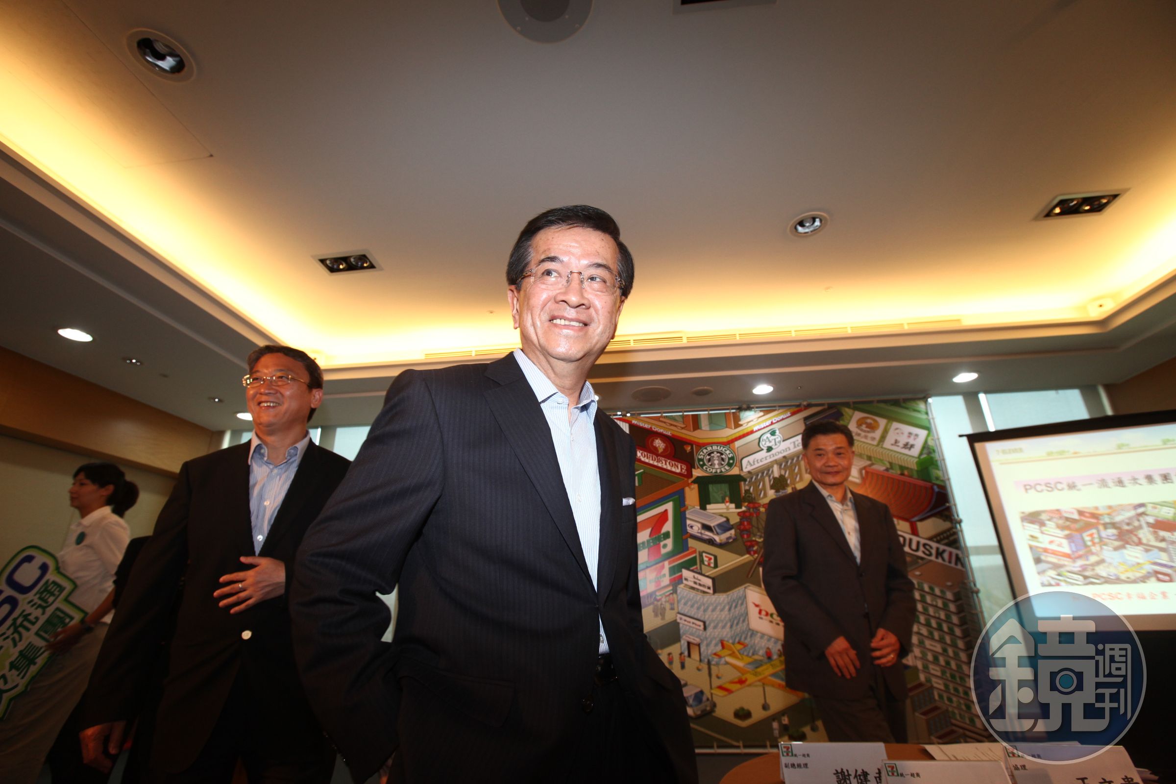 徐重仁要退休，主要是因為個人生涯規劃，7月1日起由執行長謝健南（左）帶領經營團隊。