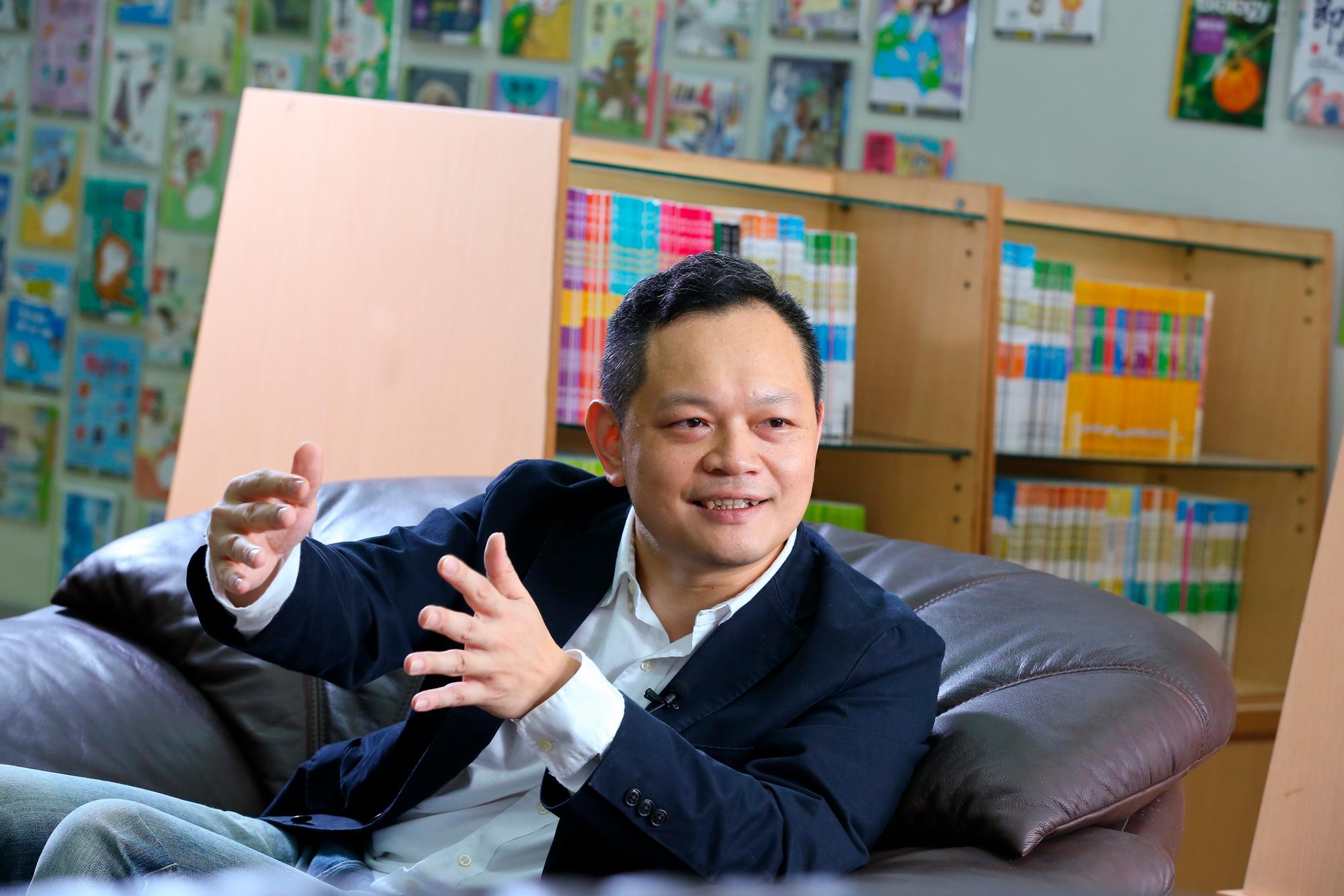 蘇偉銓升任總經理，面臨與父親蘇建中截然不同的挑戰。
