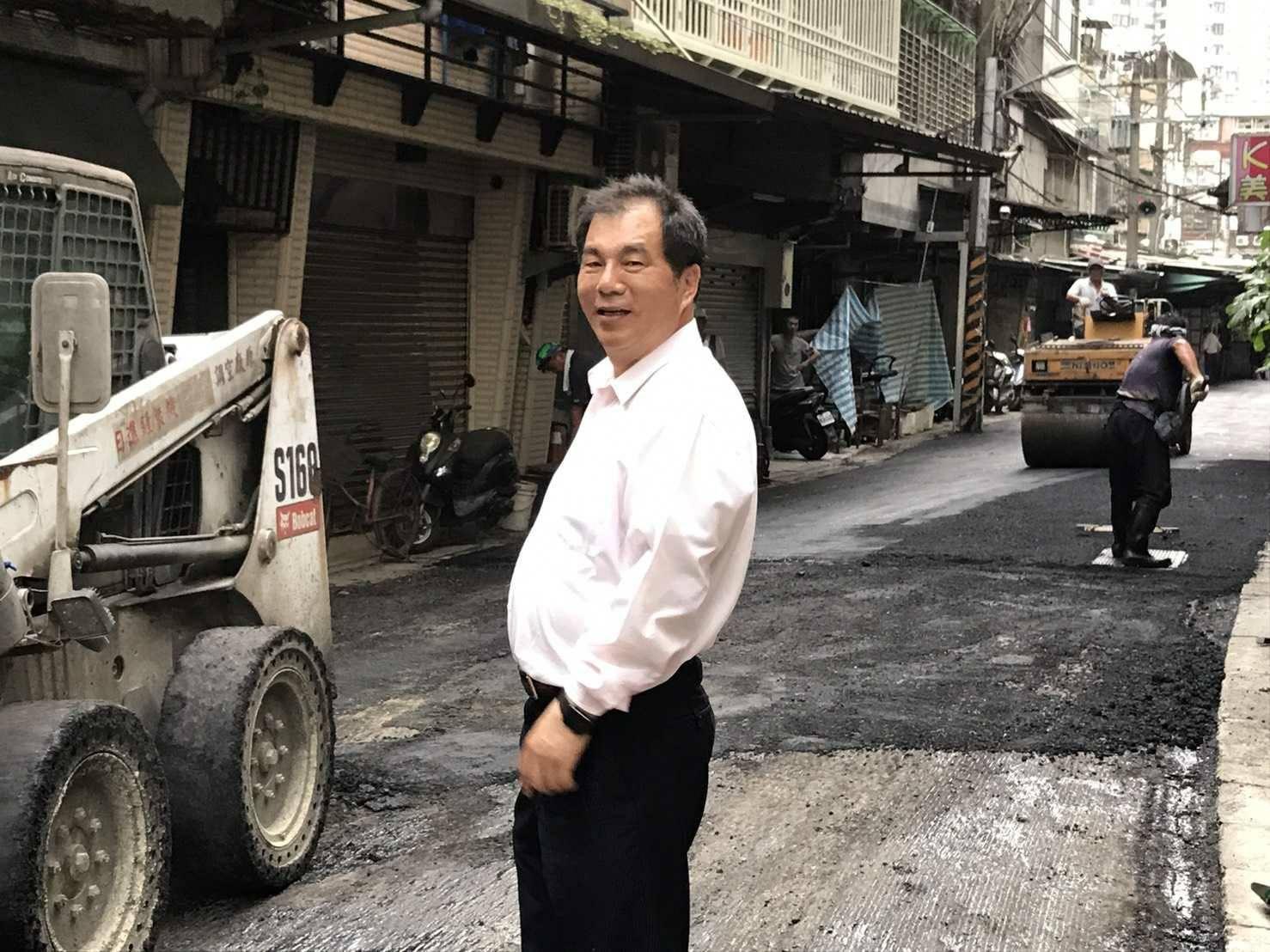 台北地檢署今天指揮廉政署等大批人員搜索遠雄集團總部，連新北市議員周勝考也被鎖定調查。（翻攝臉書）