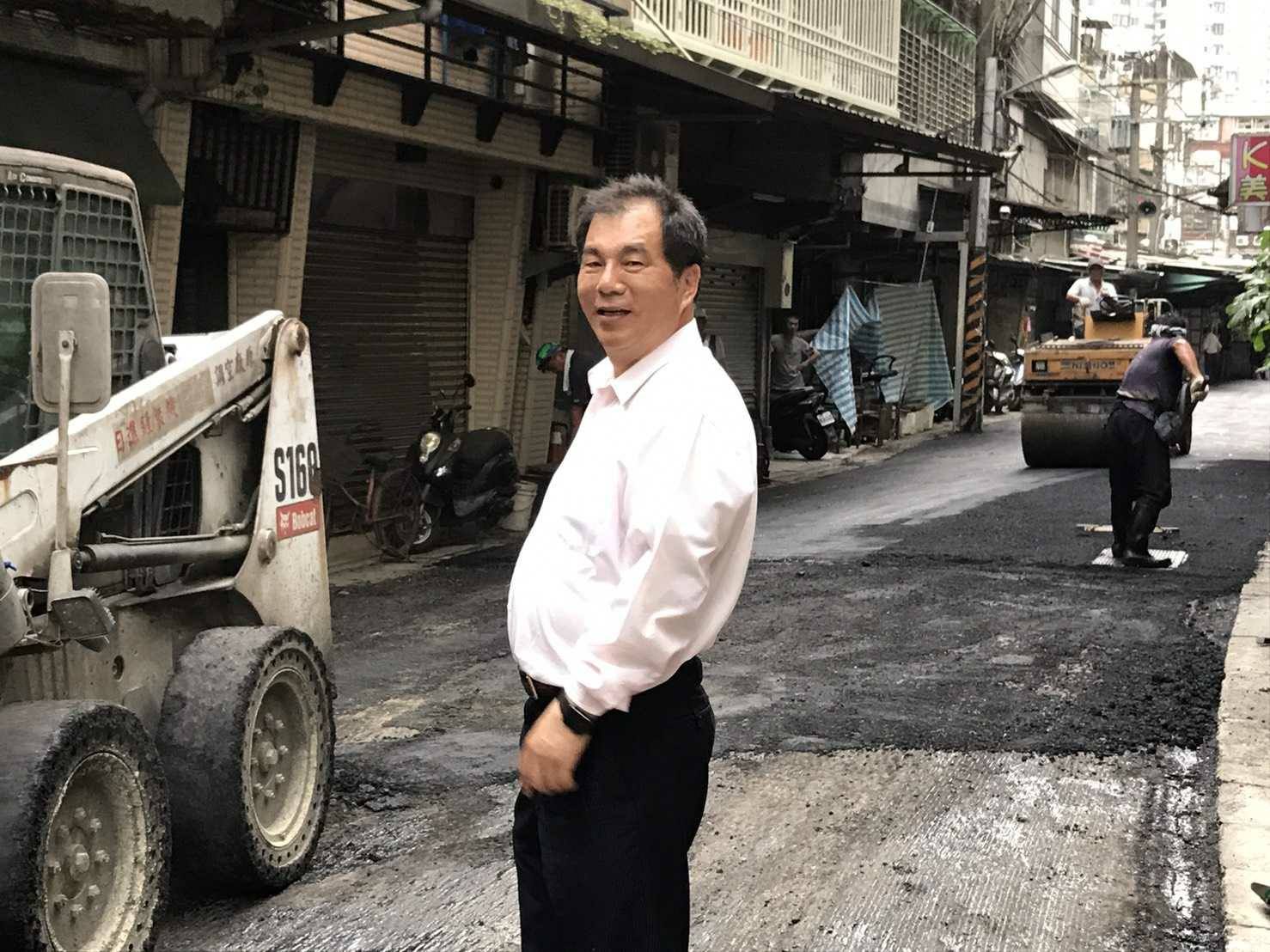 台北地檢署今天指揮廉政署等大批人員搜索遠雄集團總部,連新北市議員周勝考也被鎖定調查。(翻攝臉書)