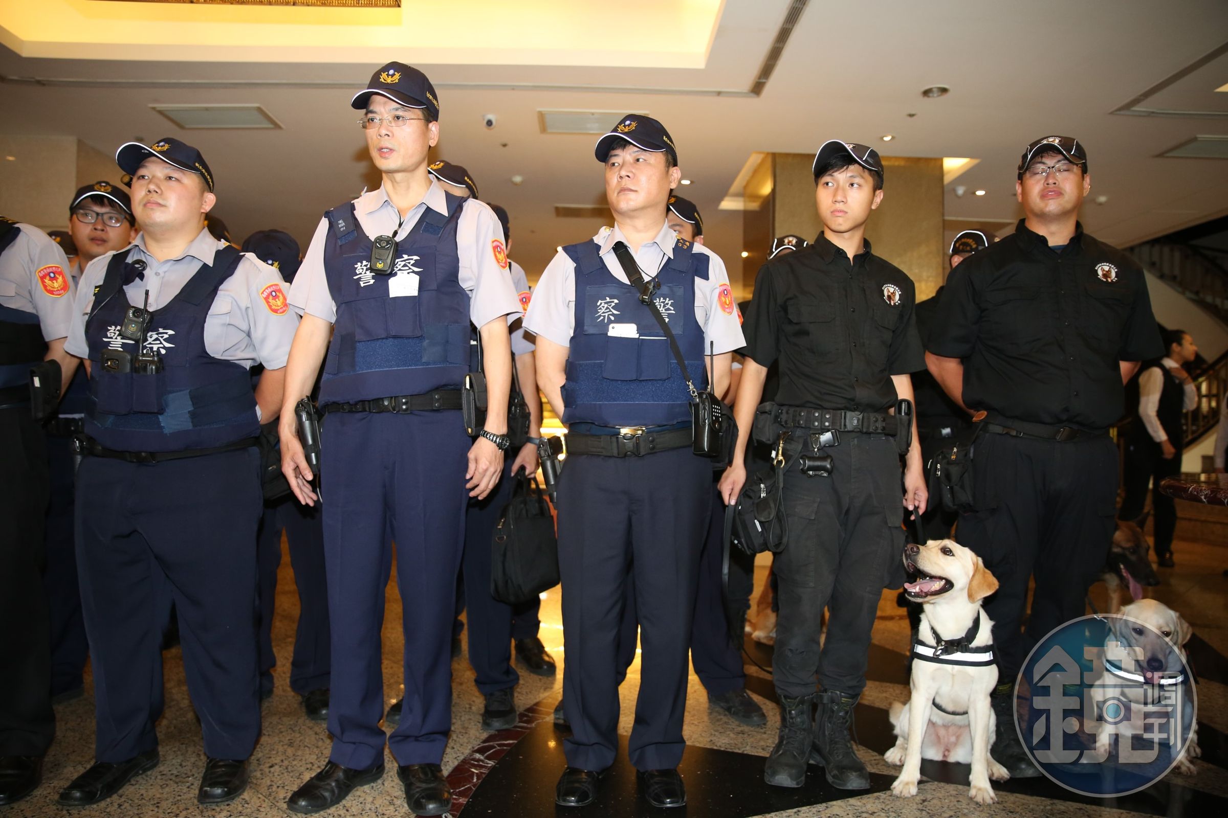 警方設立797條巡邏線，投入超過千名警力進行署期掃毒工作。