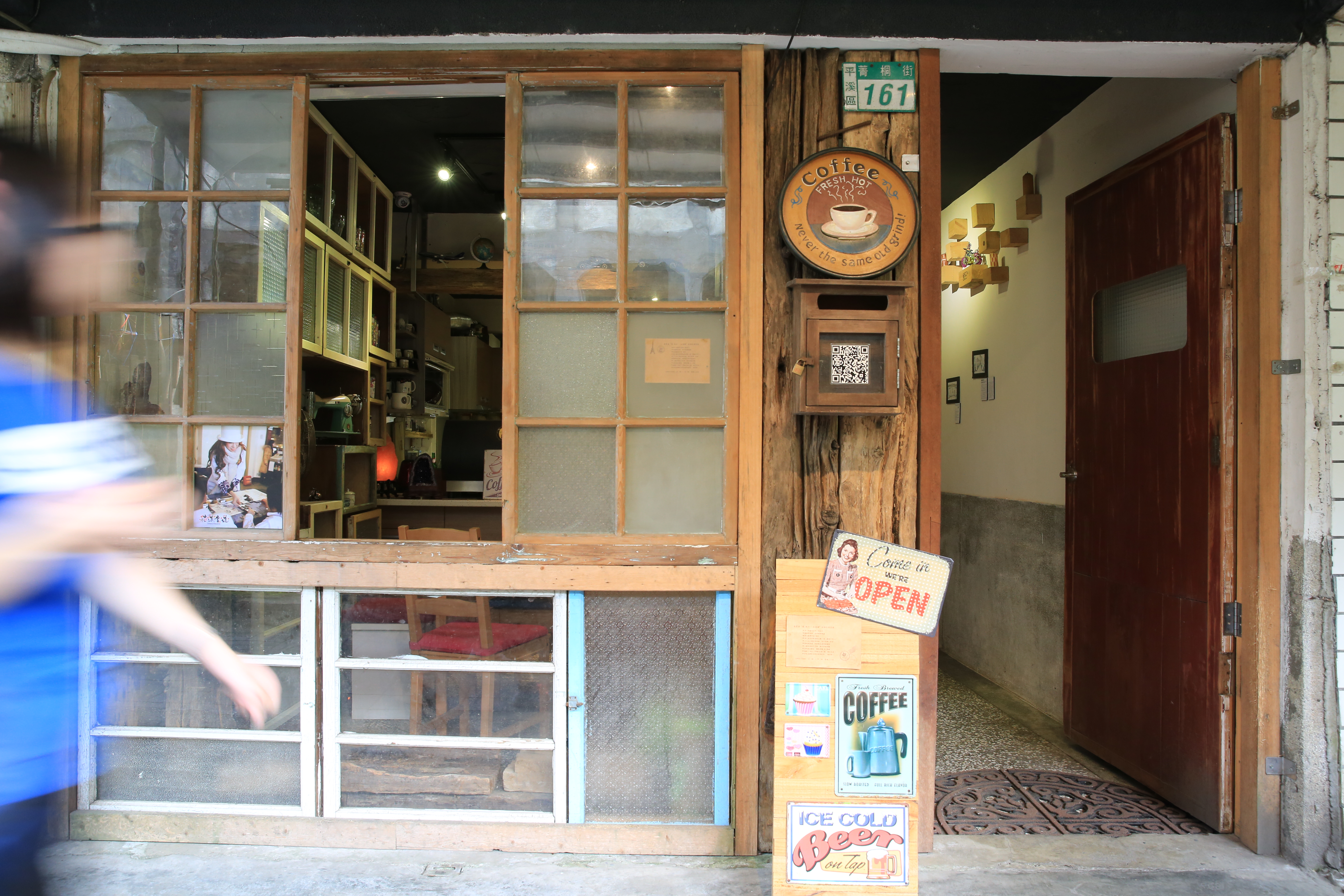 老房子咖啡館很低調，沒有店招。